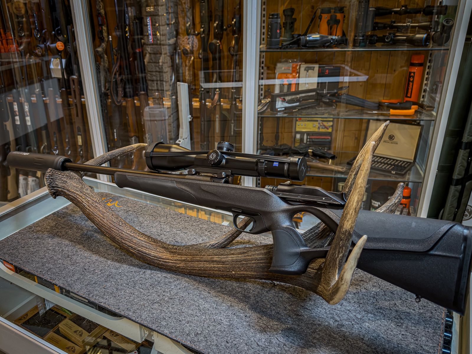 Blaser R8 Professional with Zeiss Victory HT 3-1256