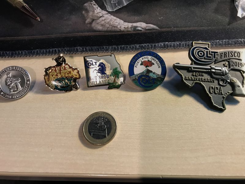 Konvolut von 5 Colt Collectors Association Pins, diverse Shot Shows,Lot 4