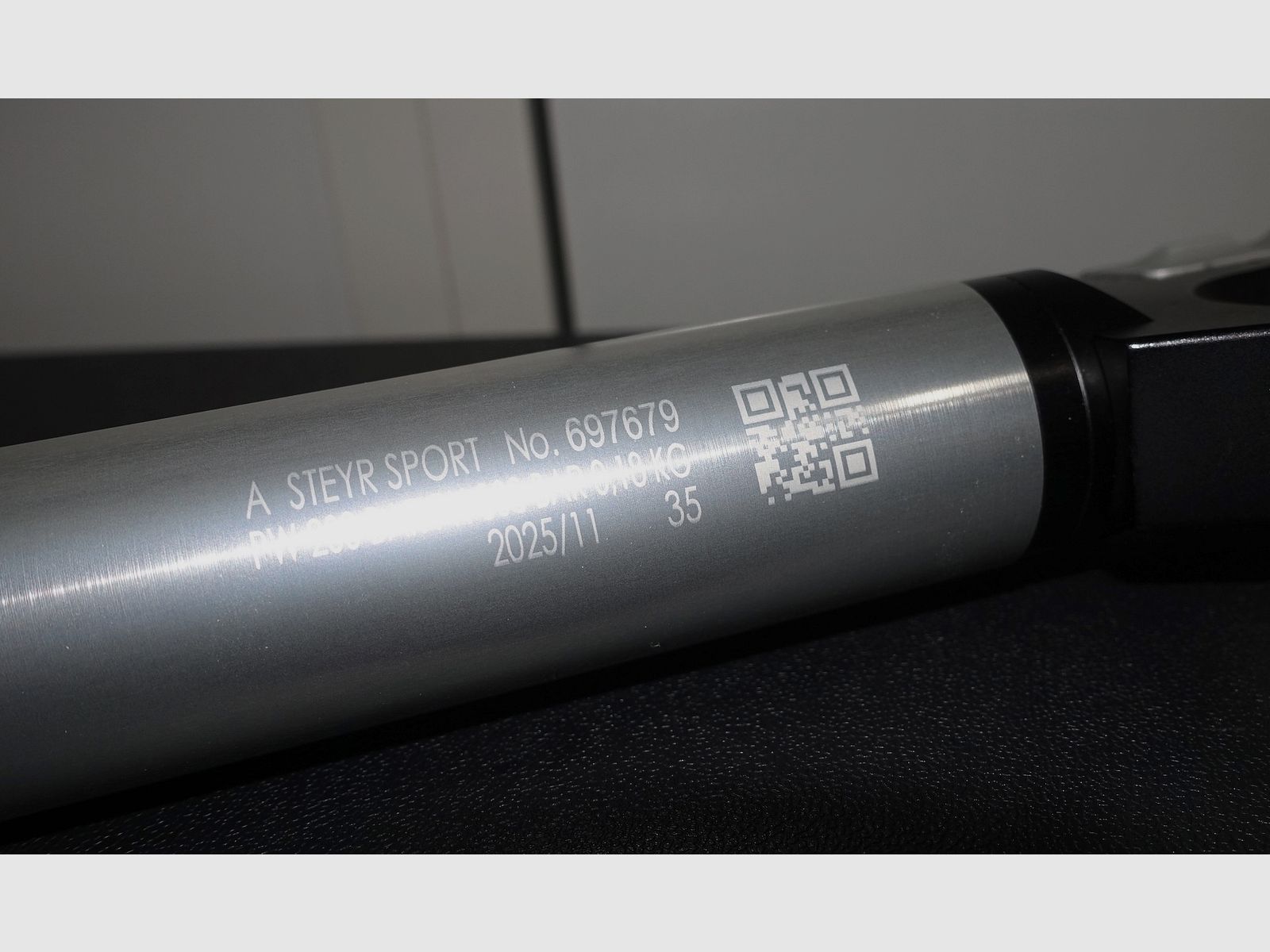 TOP Steyr LP pistola da match ad aria compressa con nuova impugnatura + nuova cartuccia + accessori