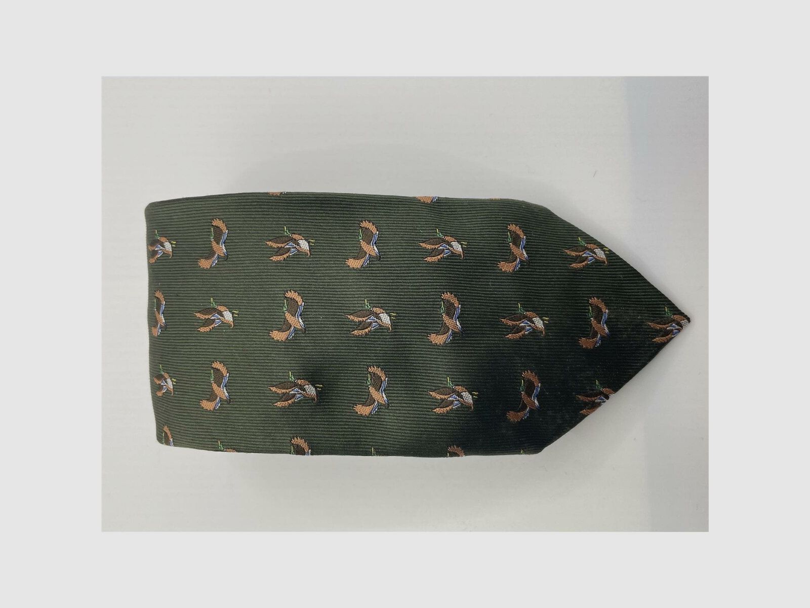 Robert Keyte tie 100% silk green motif duck