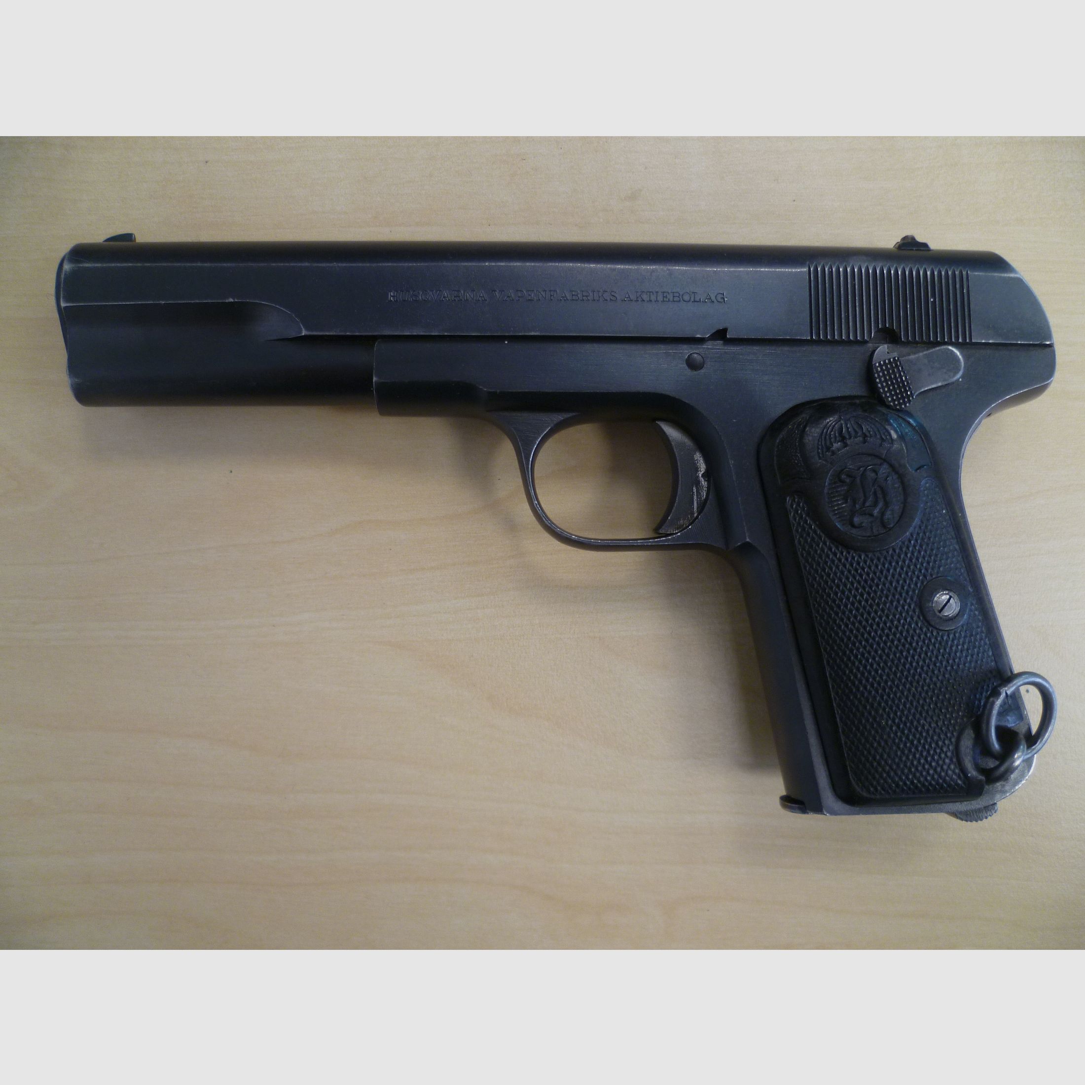 Pistole Husqvarna M 07  -  9mm Browning Long