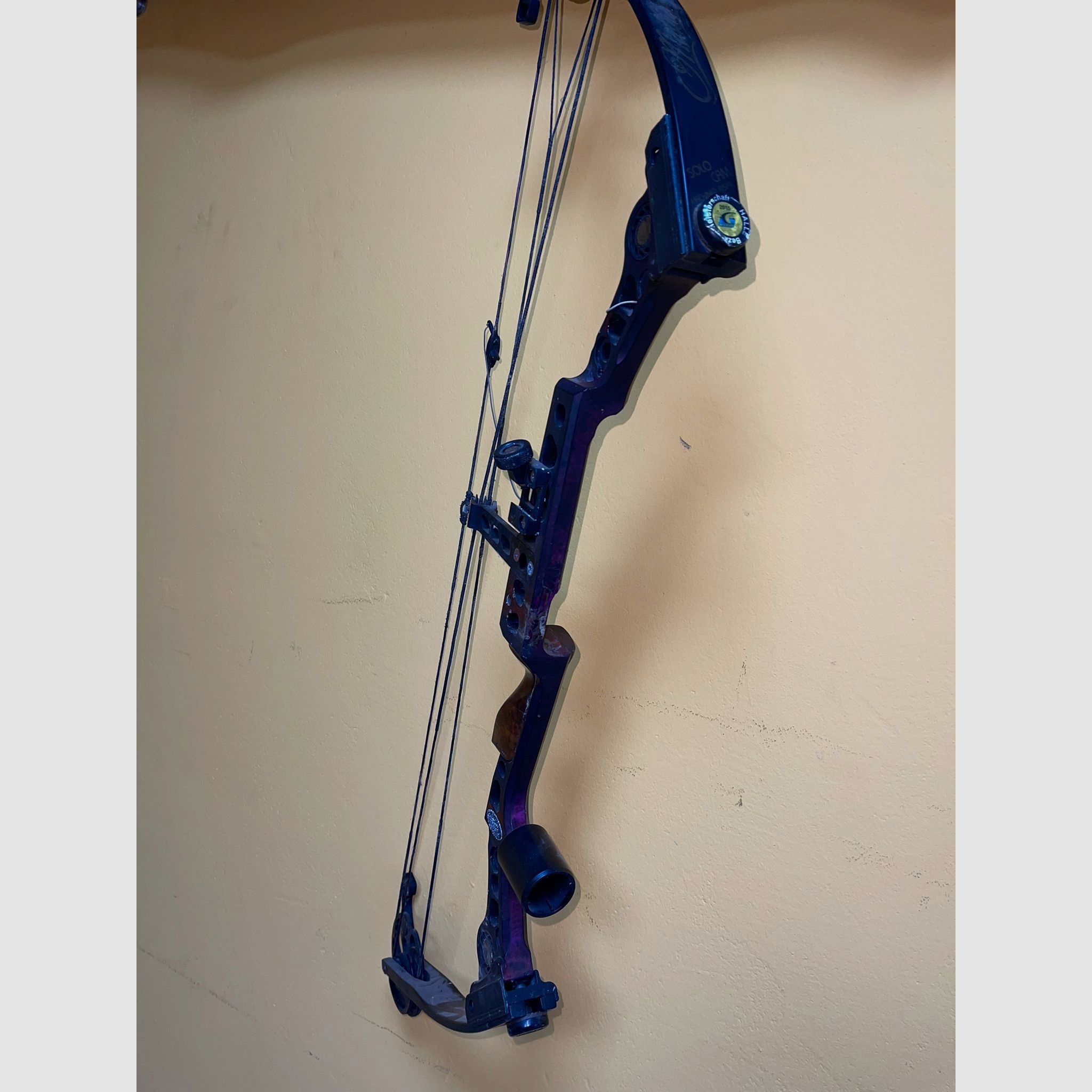 Matthews tournament bow, 30 inches, with complete accessories