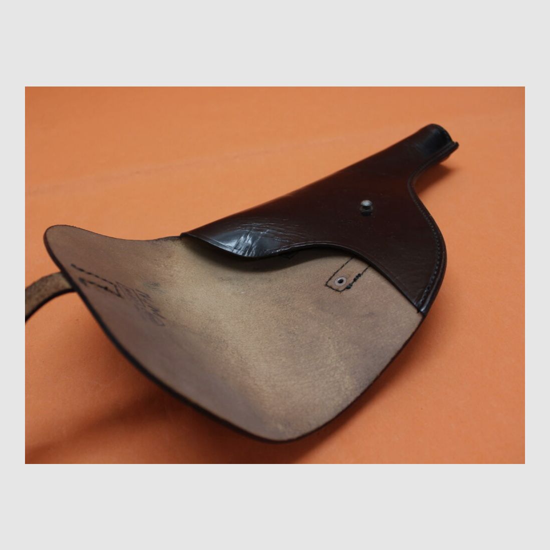 DDR MDI SURPLUS Suhler Werkstätten LP1: Signalpistolentasche Leder schwarz, 1. Modell ohne Munitionsfach MdI Stempel