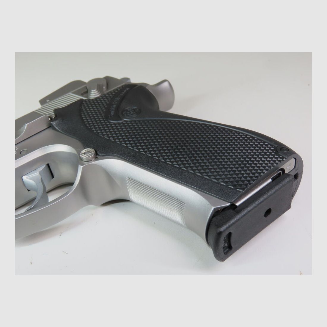 Smith & Wesson 5906