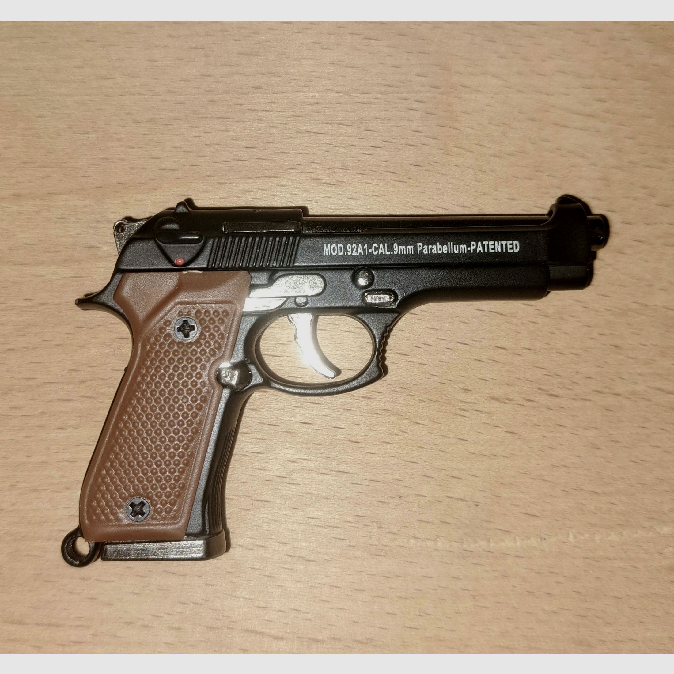 Ganzmetall-Modell Maßstab 1:3,5 - Colt Beretta Glock Smith&Wesson