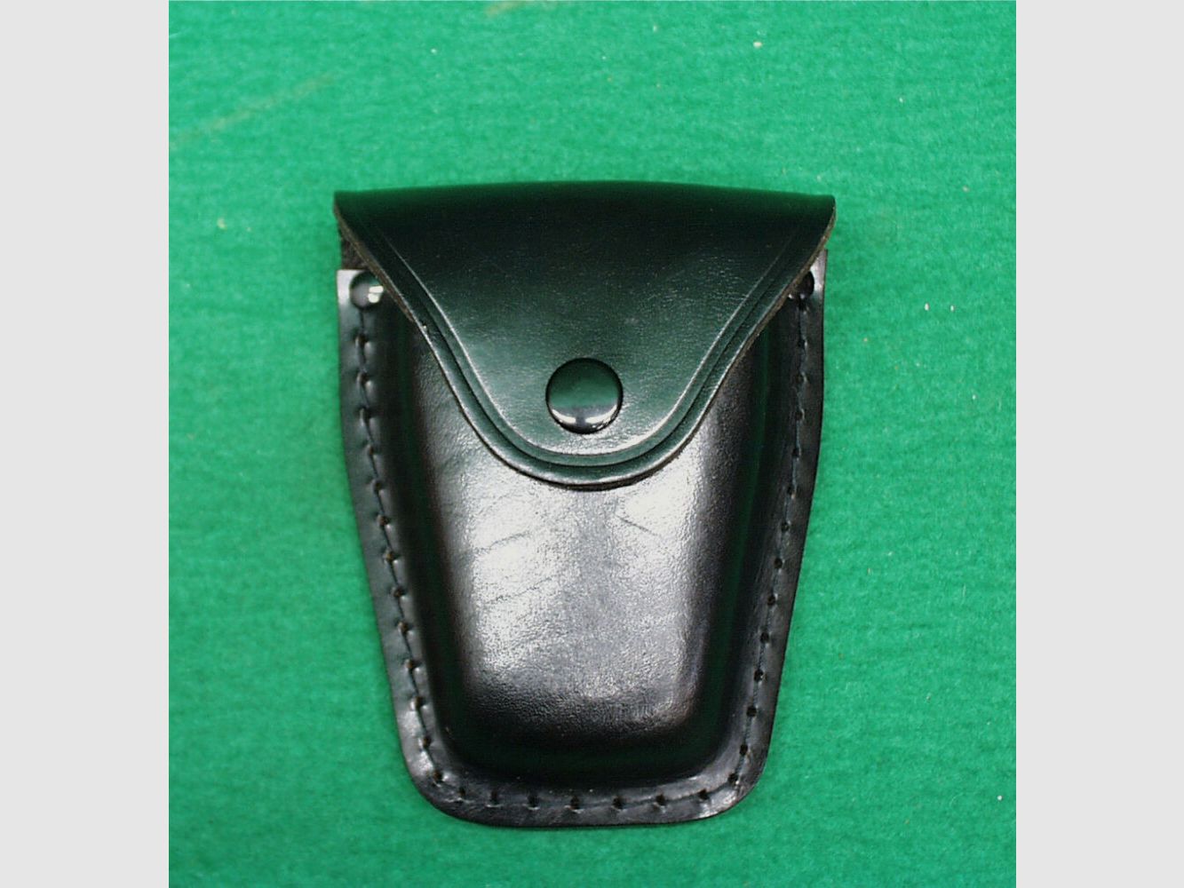 Unknown handcuff case, leather pouch
