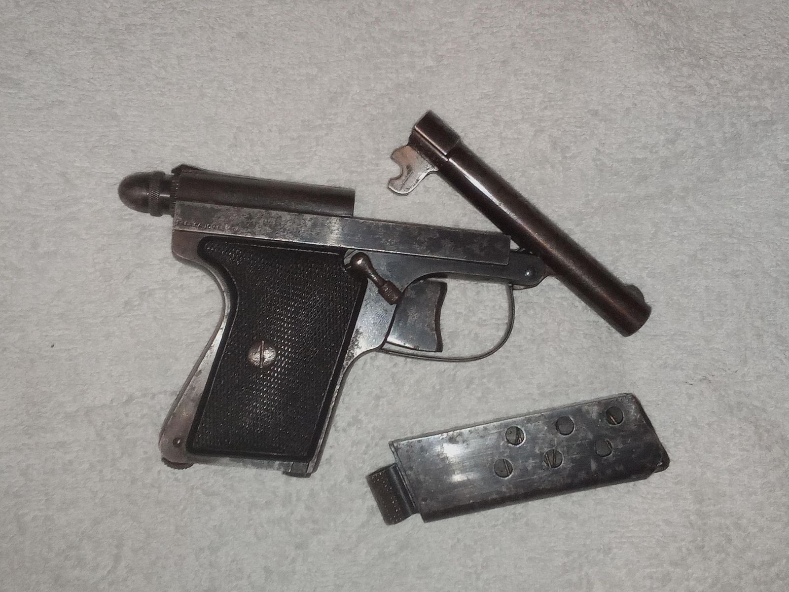 PISTOLET MANUFRANCE Francuski Policjant kal. 6,35 mm ( 25 ACP LUB 25 AUTO ) KATEGORIA B