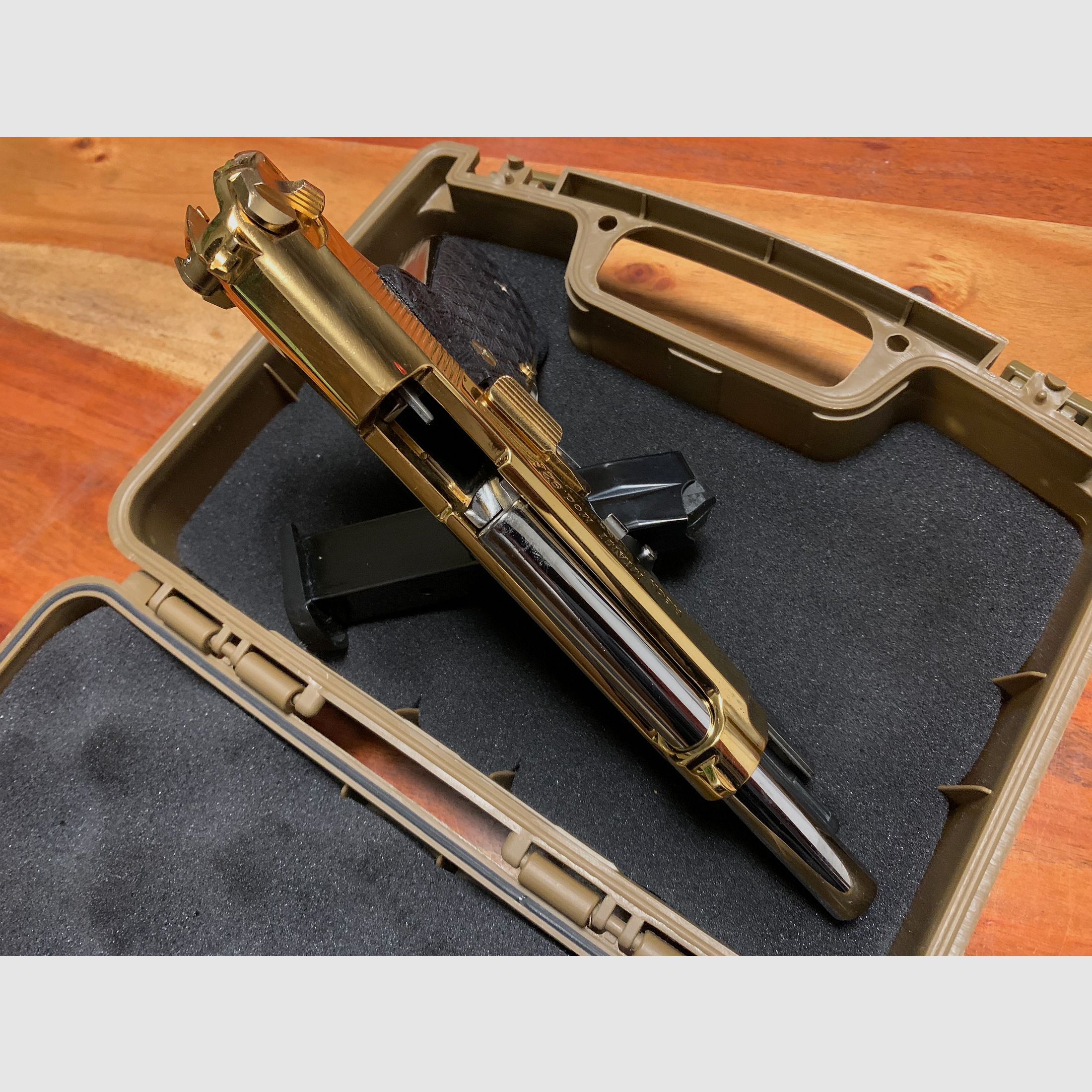 Reck Miami 92F, 9mm P.A.K. 24k gold-plated and chrome-plated