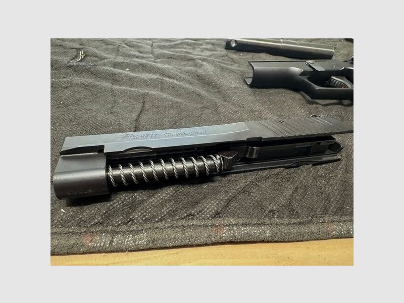 Sig Sauer P226; Classic Sport P226 Classic Sport