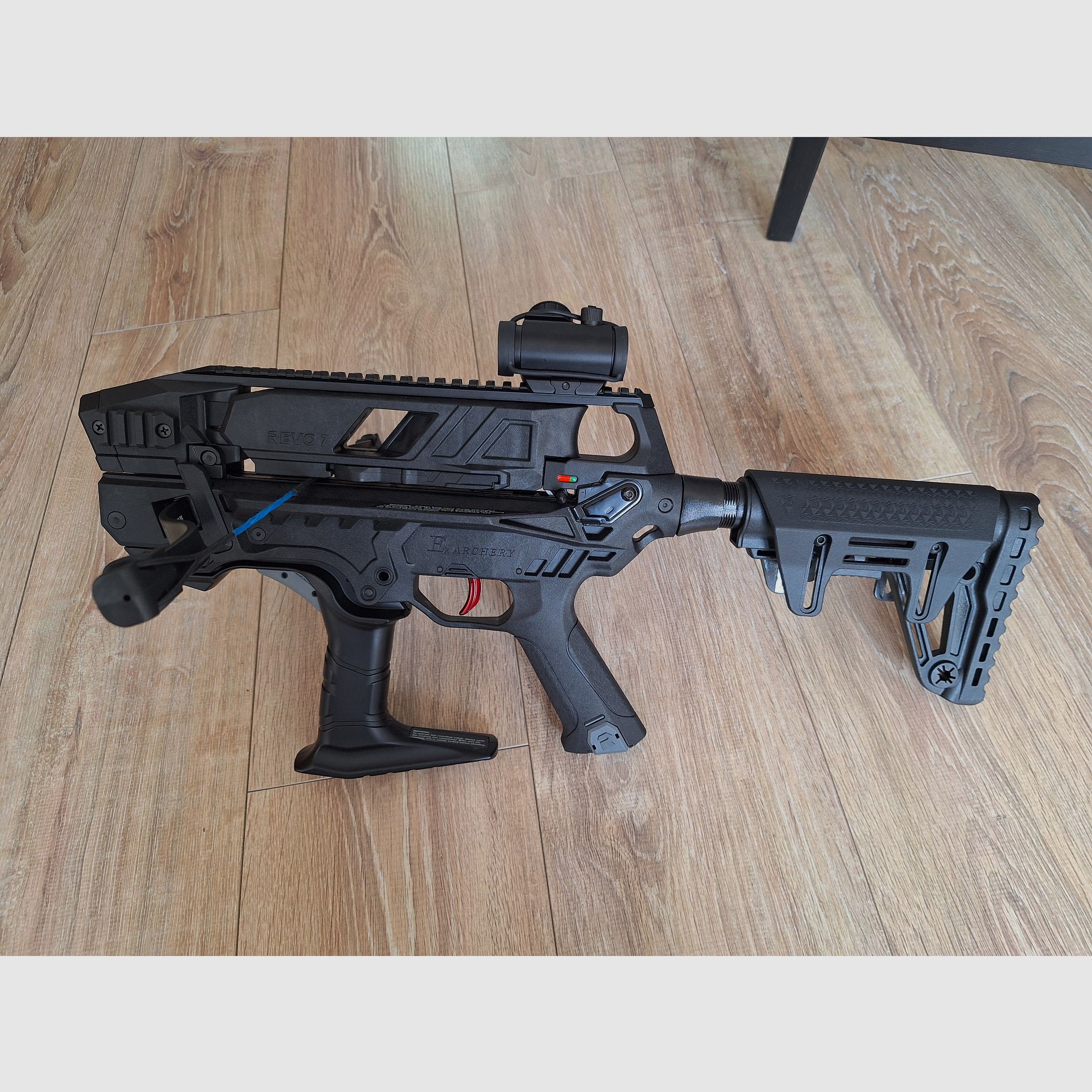 EK Archery REVO 7 Armbrust mit viel Zubehör