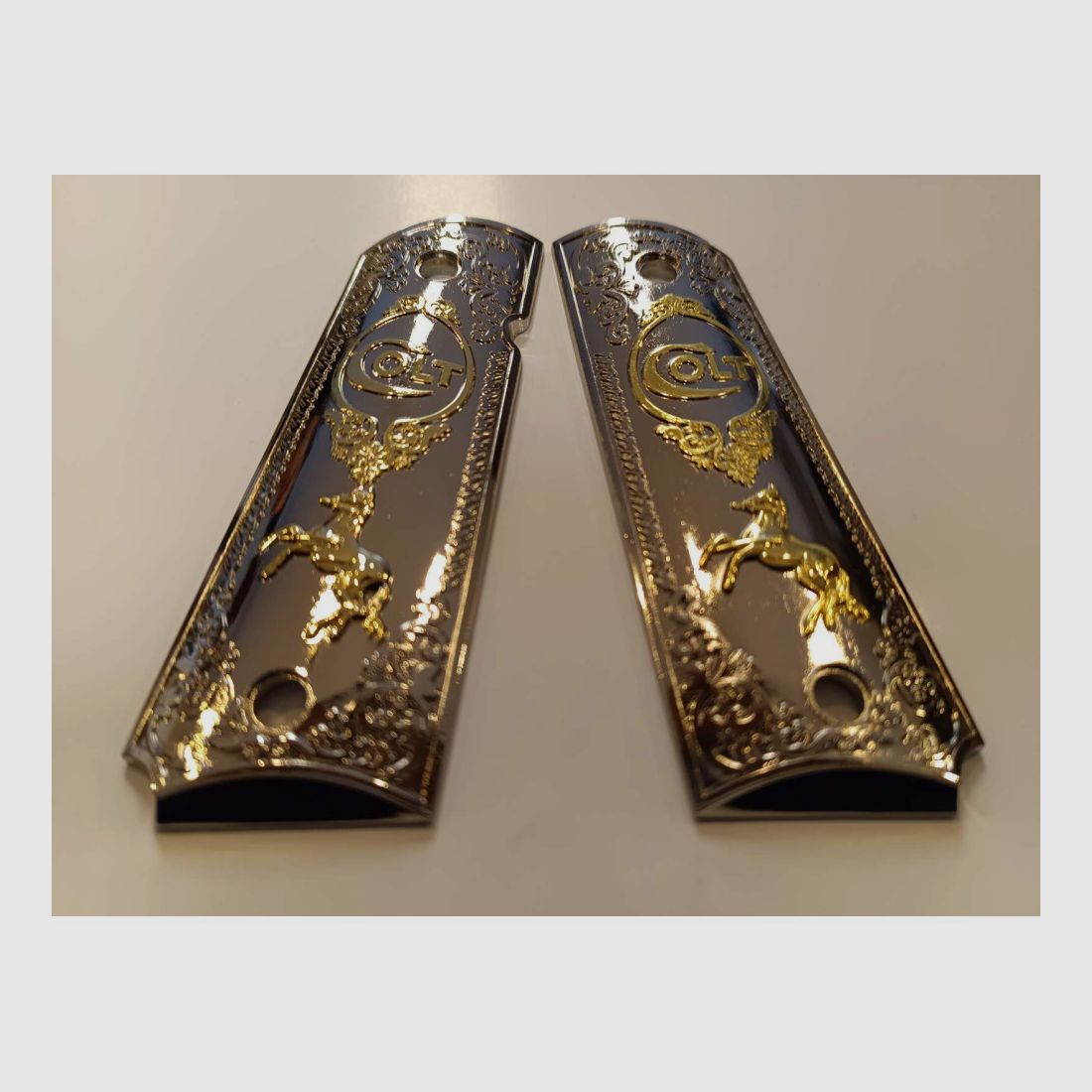Griffschale 1911 Custom Logo Colt Nickel und Gold, Bild 2 von 2