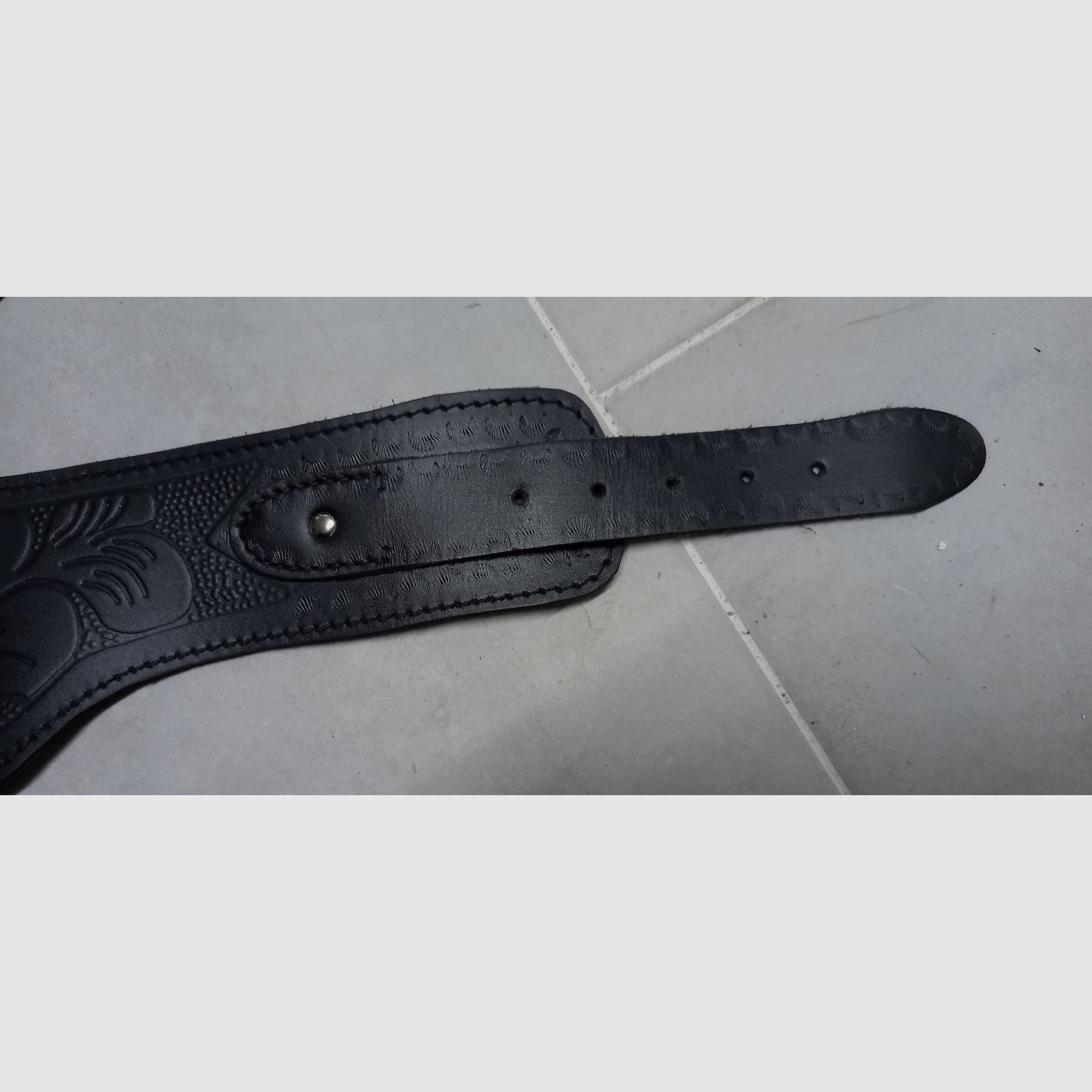 Sehr schöner langer Leder Westerngürtel mit Halfter 