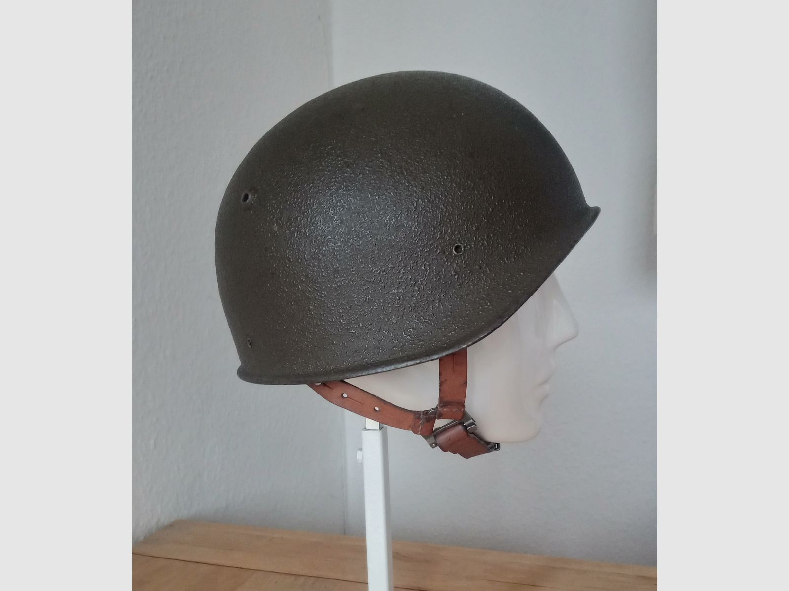 Schweizer Armee Helm aus U-Boot-Stahl in kleiner Größe 55-56 / ideal für Zivilschutz / Stahlhelm Swiss Made
