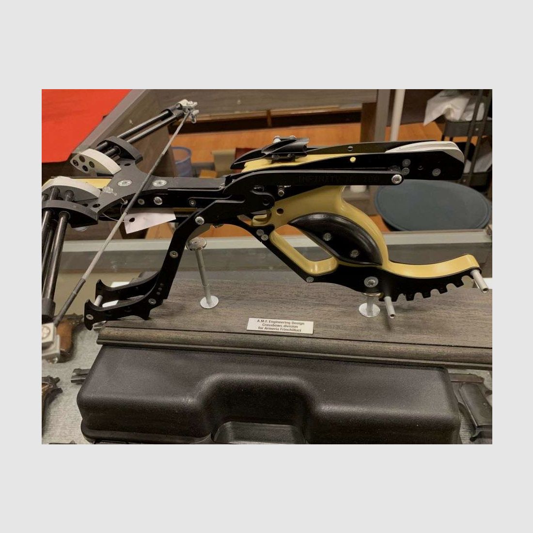 A.M.F. Engineering Shadow Desert Armbrust 80 Lbs – Deluxe Edition, Bild 1 von 4