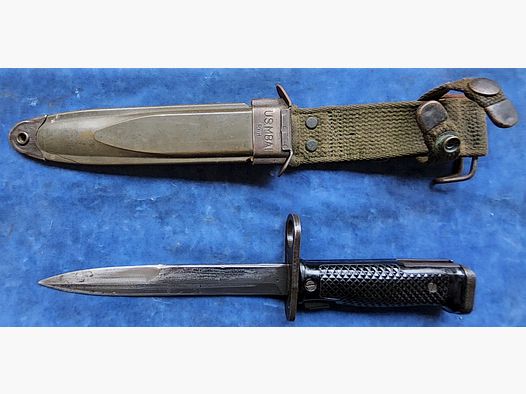 Baionetta US M6 nel fodero M8A1