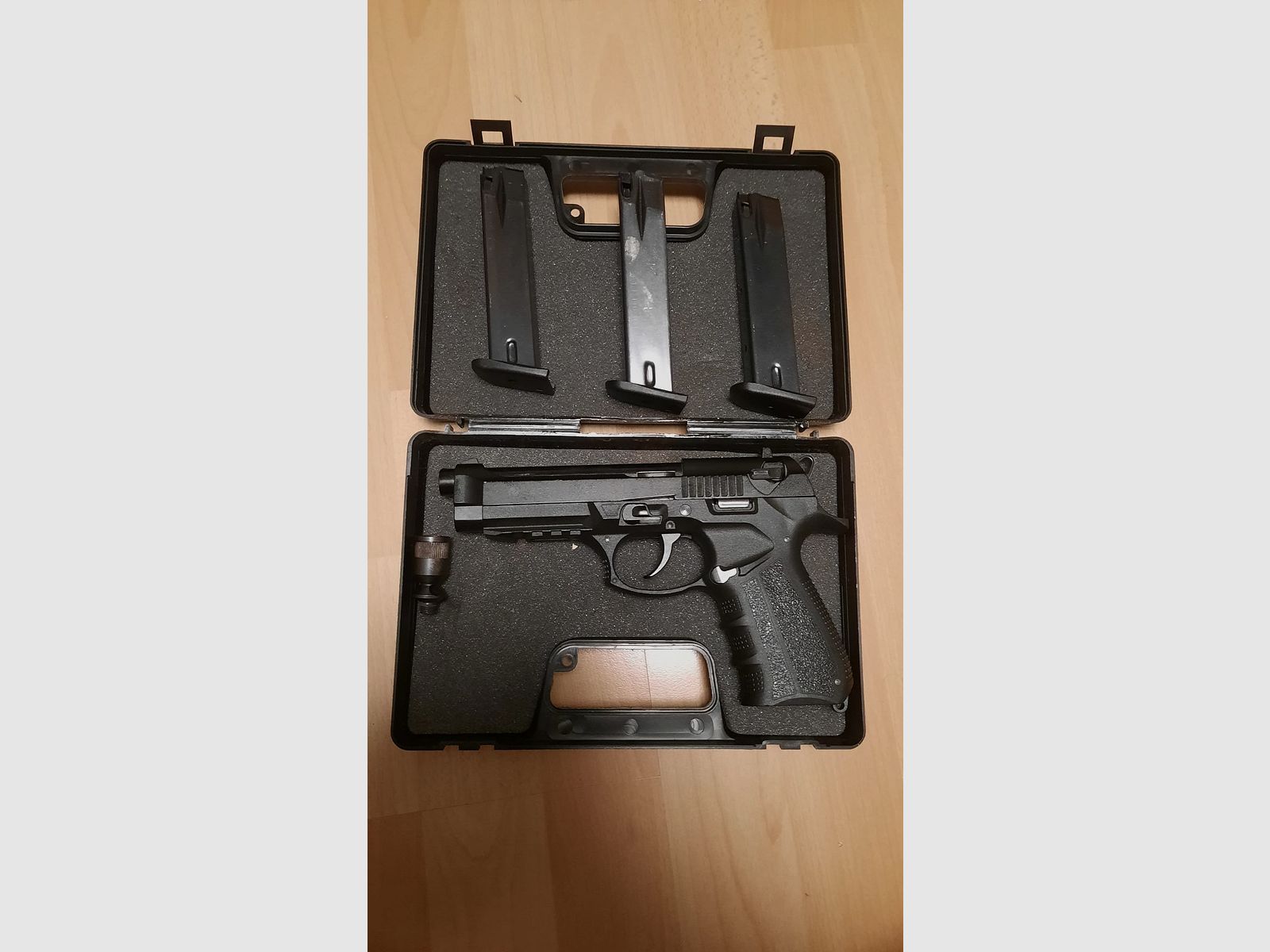 Zoraki 918 Schreckschusspistole Schwarz 9mm P.A.K. mit 2 extra Magazinen