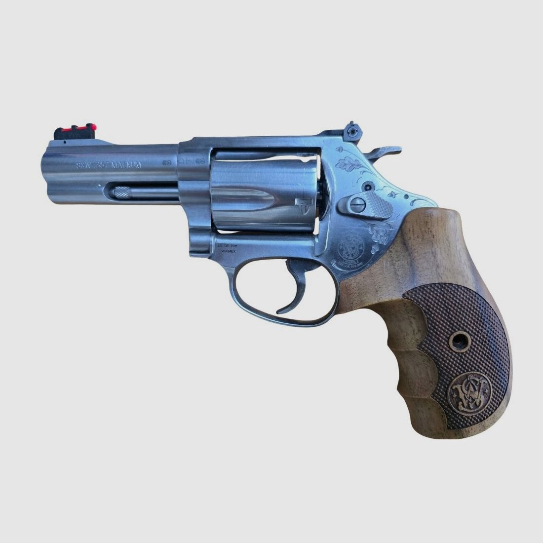 used SMITH & WESSON Mod. 60 Boar Hunter with engraving and wooden grip, condition: like new, image 2 of 3