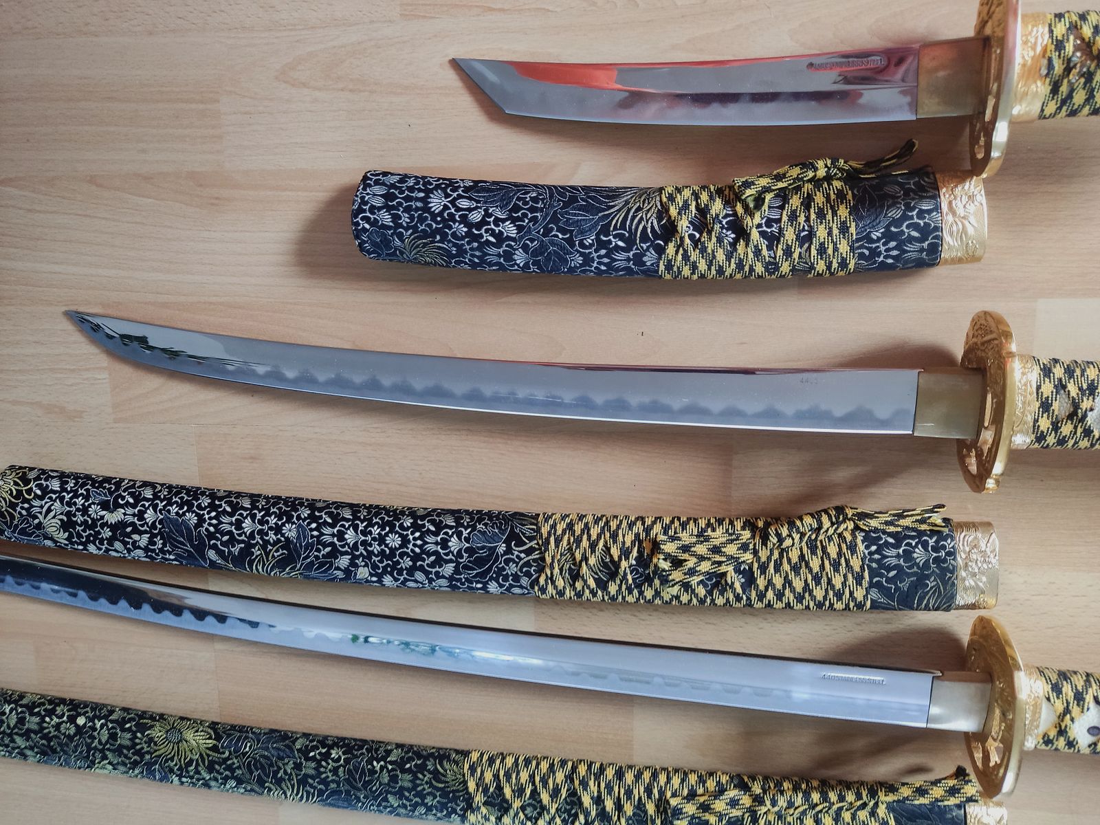Sabres, ensemble d'épées, épée japonaise