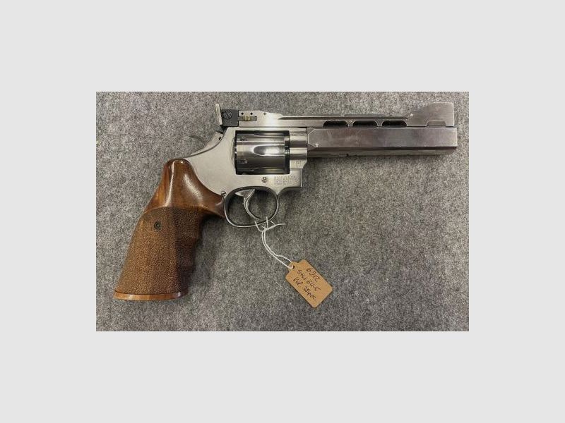 Smith + Wesson Mod. 64-5, caliber .38 special