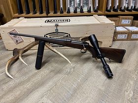 Sauer 101 Artemis, links, met Zeiss Conquest V4 3-12x56