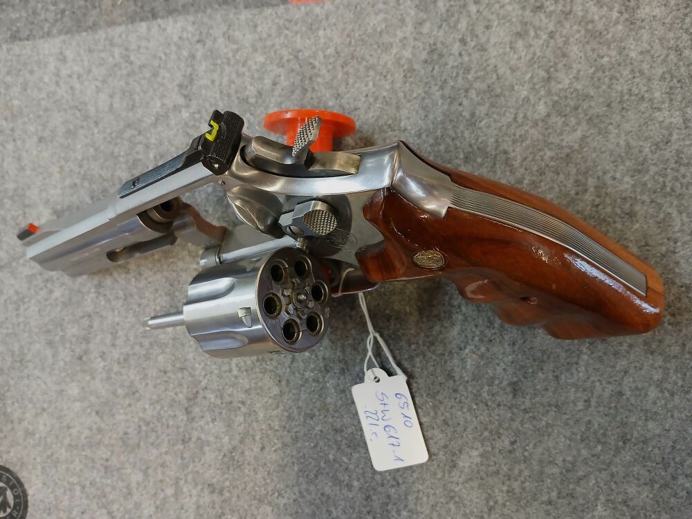 Smith + Wesson 617-1, barrel length 4"