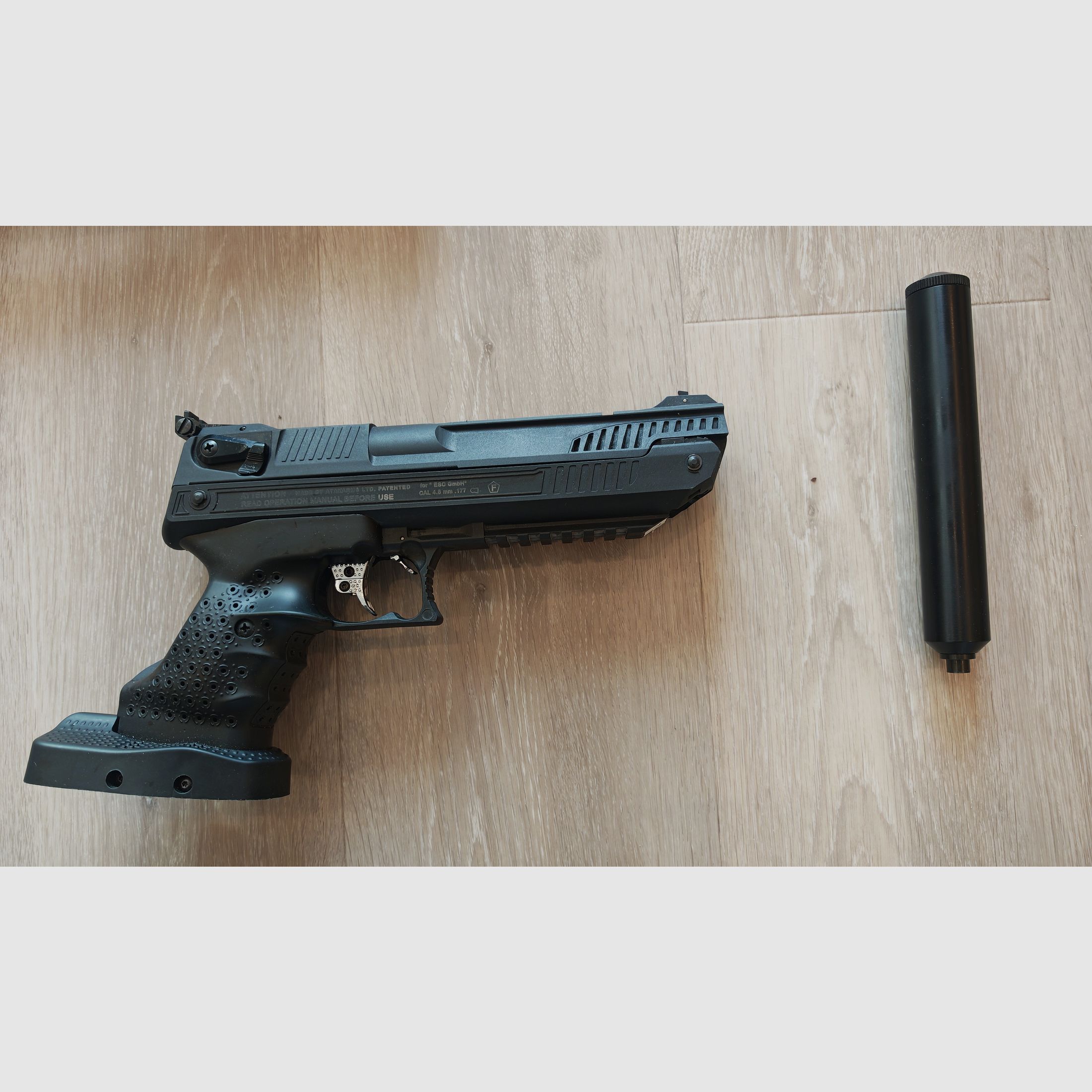 Zoraki HP01, 4,5 mm, mallette d'arme, poignée de match, silencieux, comme neuf.