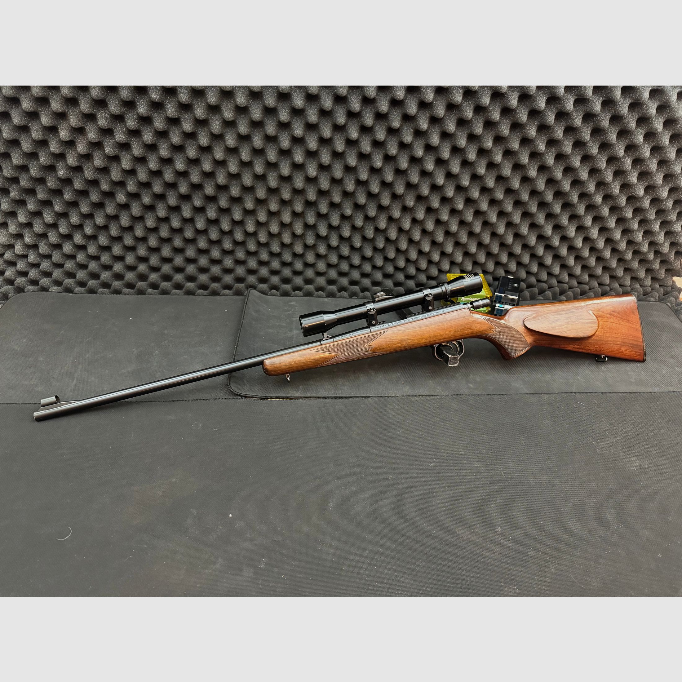 Anschütz Einzelladerbüchse .22lr mit Zielfernrohr 4x32