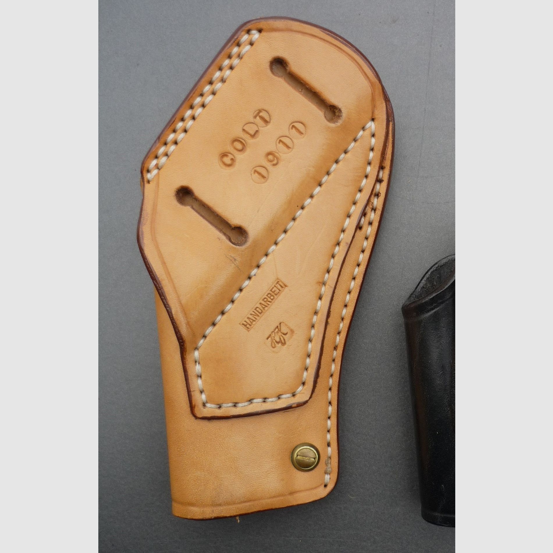 HKDesign Holster Art. Nr. 005  ,Schnellziehholster mit eingeklebter Lederkornschiene und Einstellschraube für :Colt 1911 - für Rechtshänder  