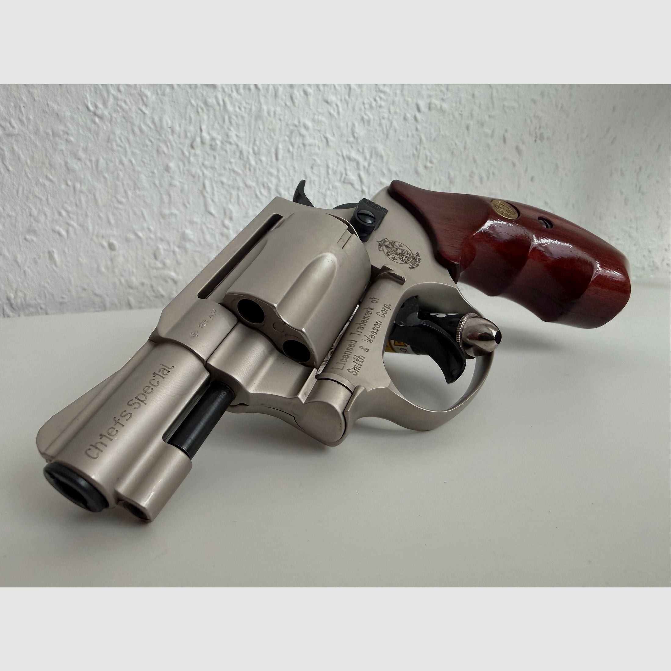 Smith & Wesson Chiefs Special Combat Cal. 9mm R.K with wooden grip