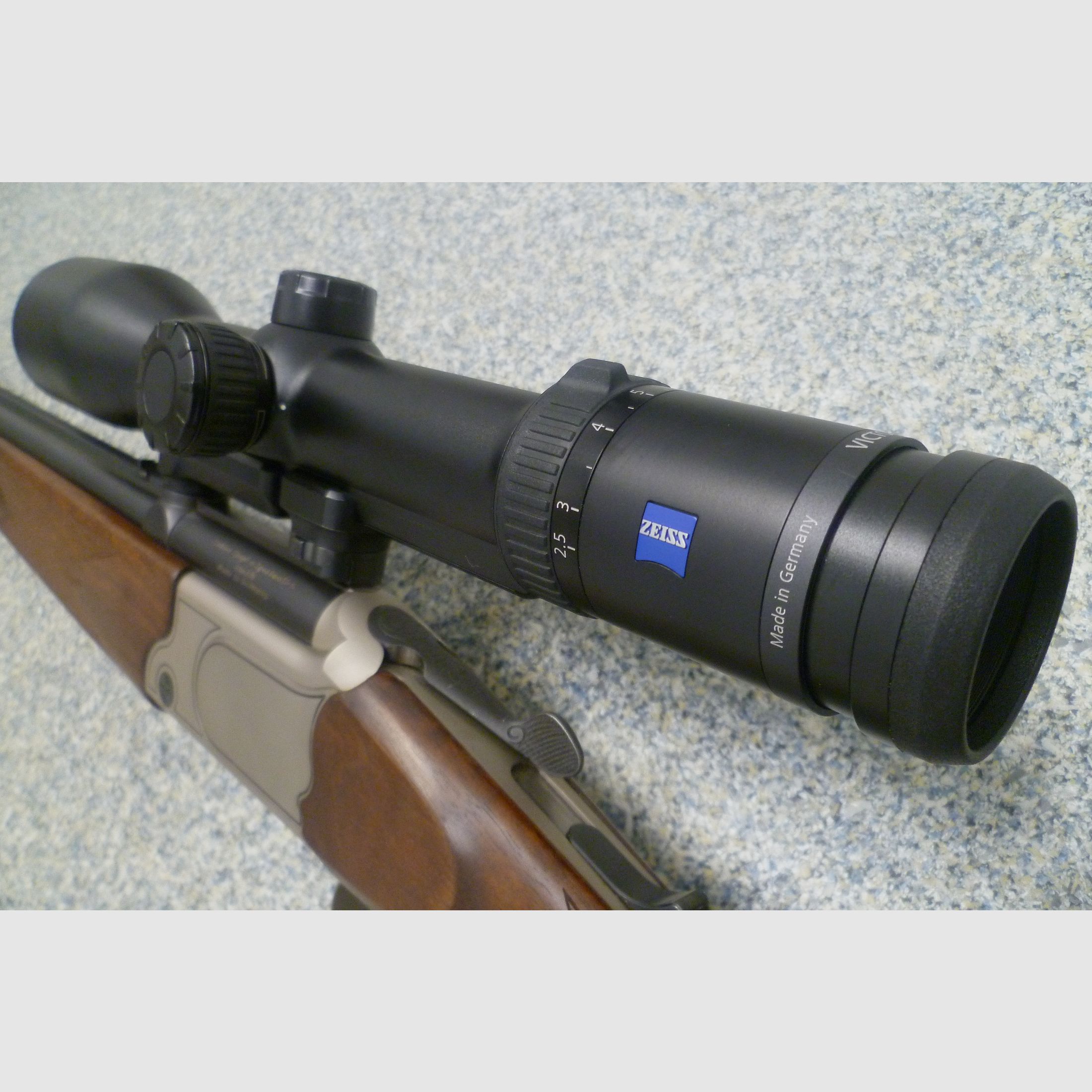 Escopeta de doble cañón Simson 20/76 y .30R Blaser con Zeiss Victoty HT