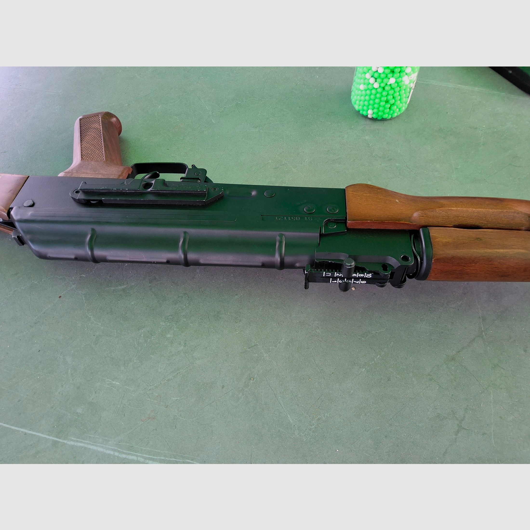 Airsoft AKM (real wood and metal)-Saeg, 1.6 Joule with battery