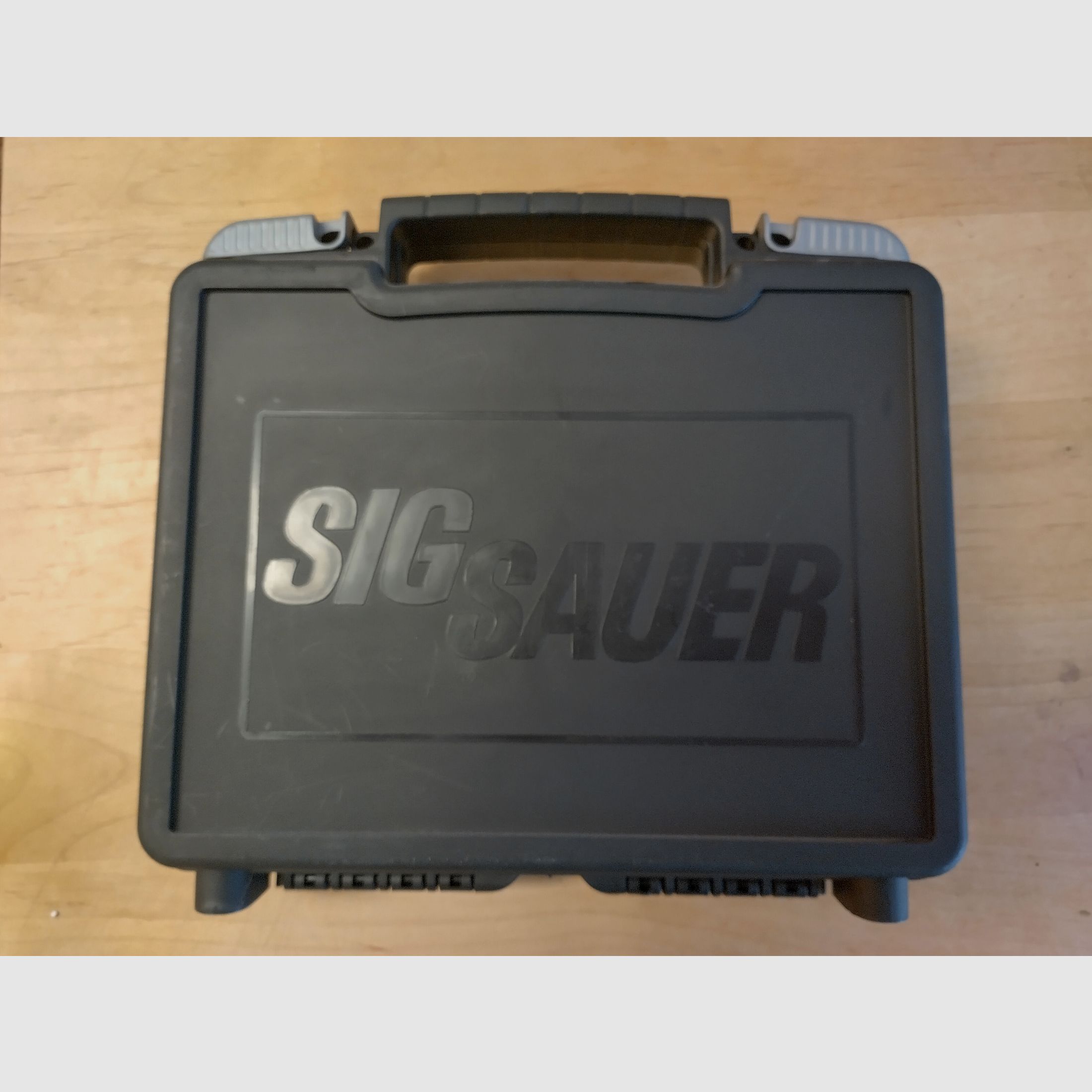 <SIG SAUER P320 Compact Cal. 9 mm Luger: Like new and available immediately!