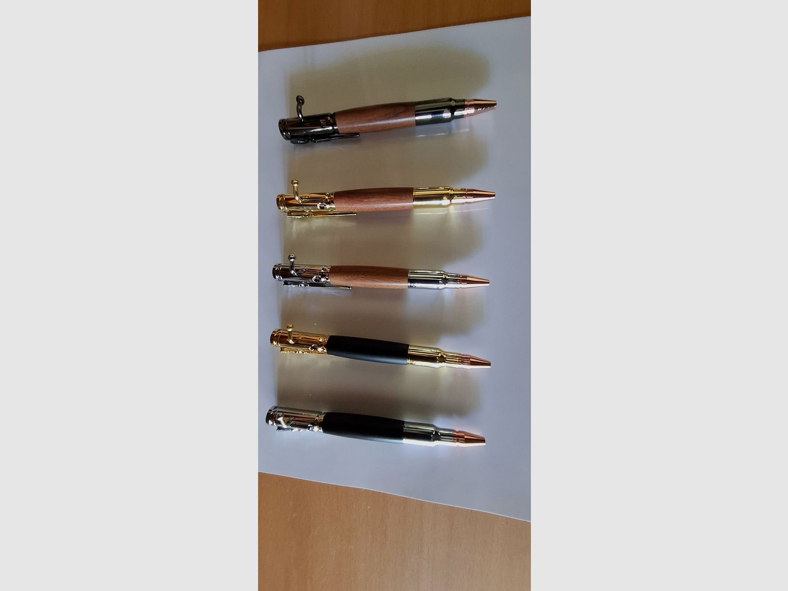 Vendo bolígrafos de caza en varias combinaciones.