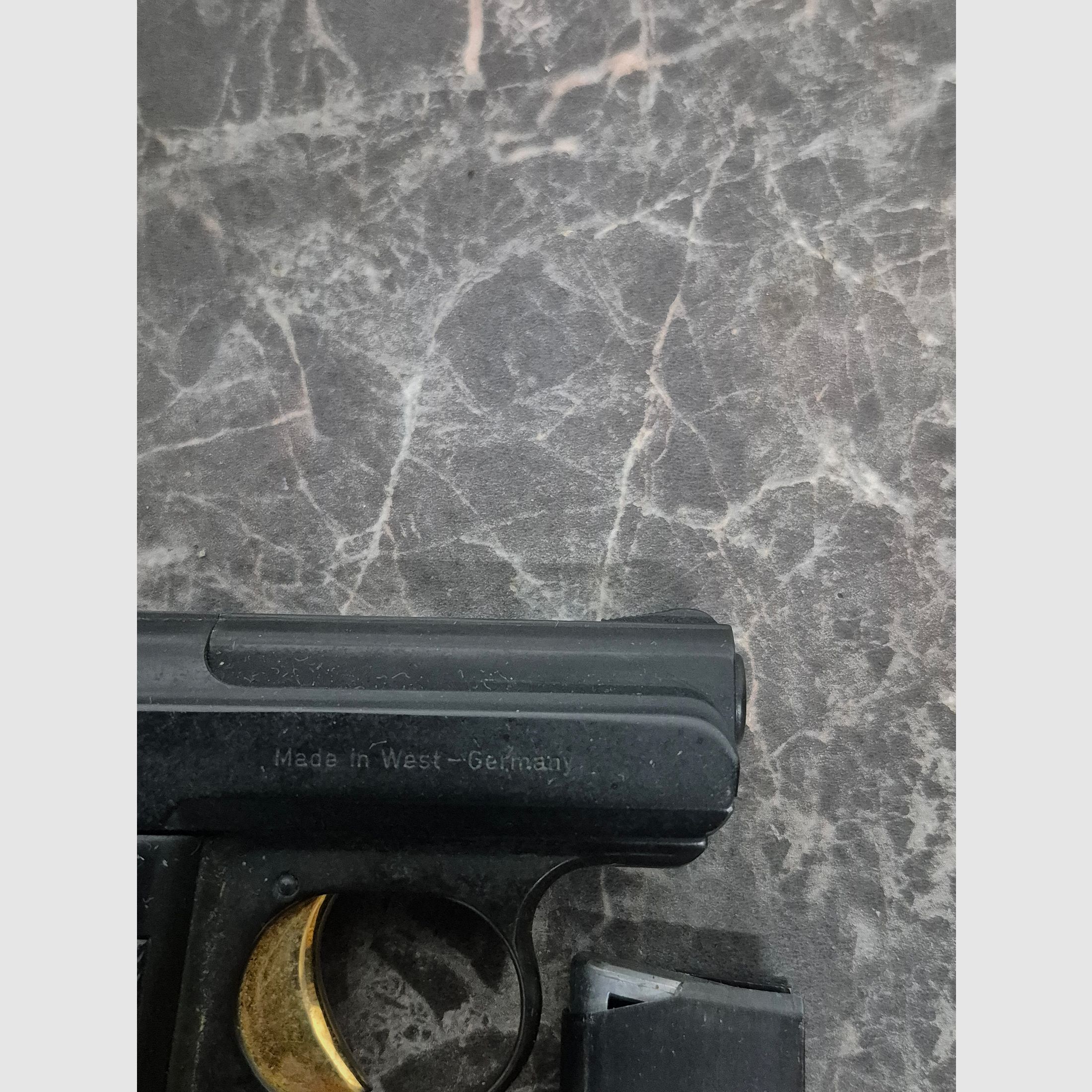 Reck 6, pistola de señal/alarma/gas de 8 mm