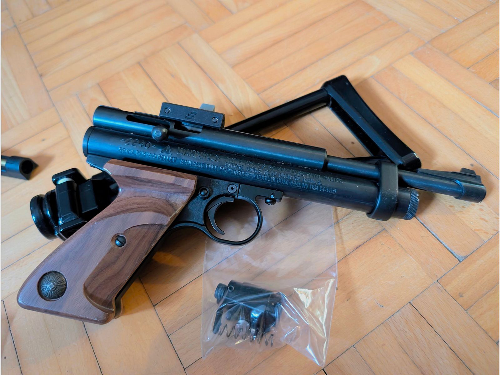 Crossman 2240 inkl. Steel breach, Schulterstütze und 5er Magazin