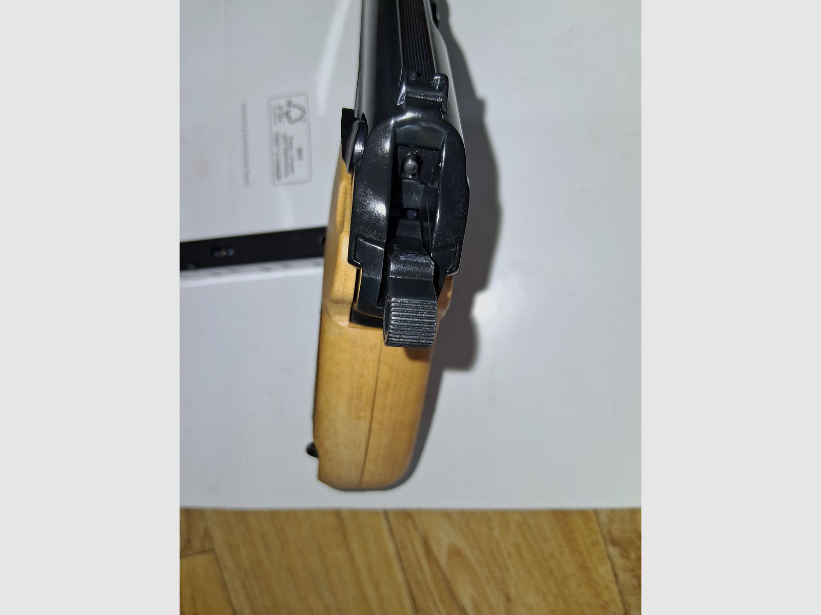 Reck Umarex Mod. Pobeda (Makarov) Cal. 9 mm P.A.K., wooden grips, spare magazine, (like new)