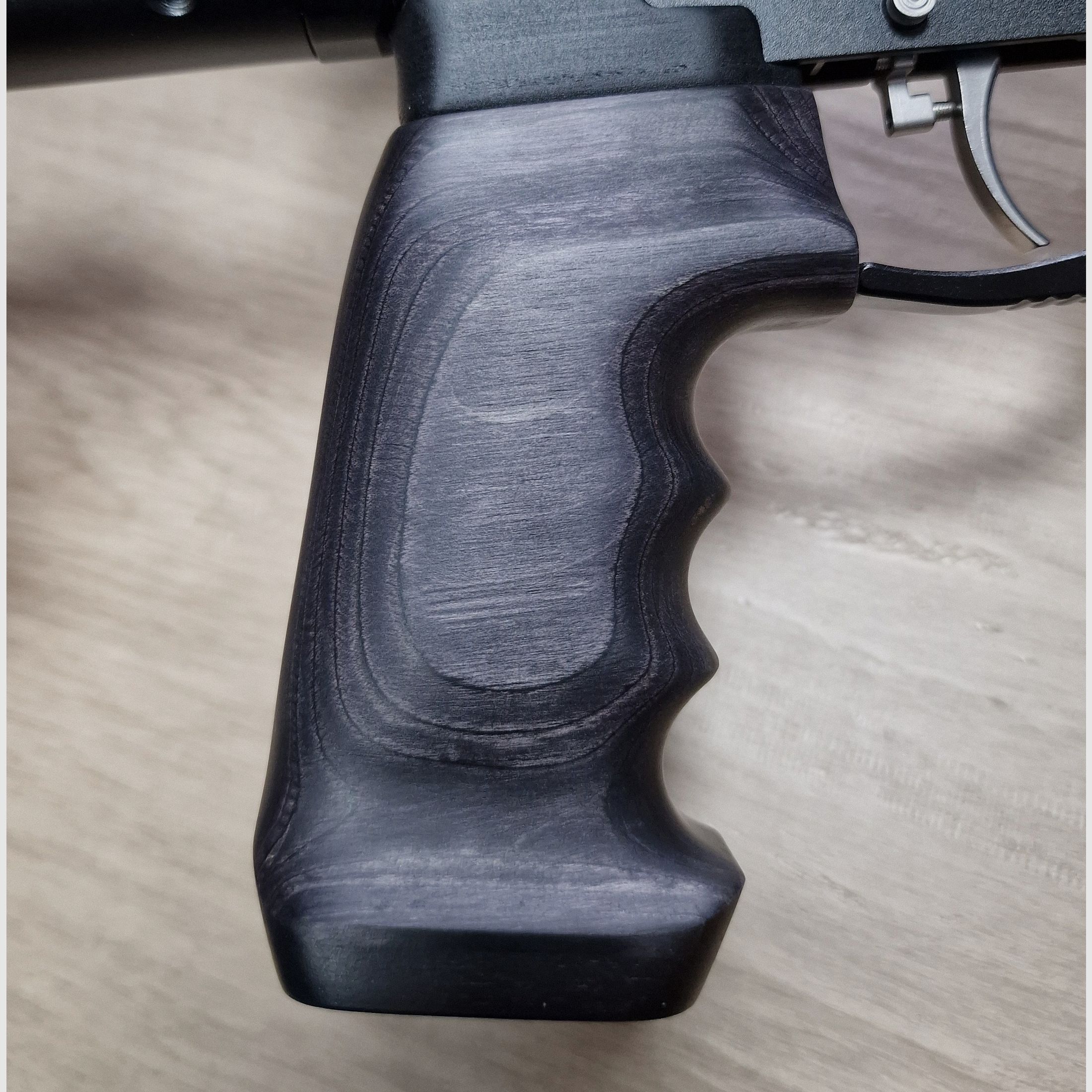 Schulterstütze und Griffe schwarz aus Holz für AEA Megalodon