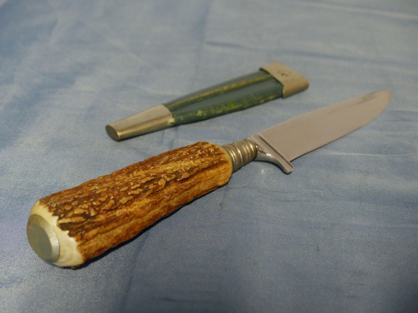 Bawarskie noże myśliwskie, noże tradycyjne, noże do przekąsek Anton Wingen Jr. z uchwytem z poroża jelenia, prawie antyczne