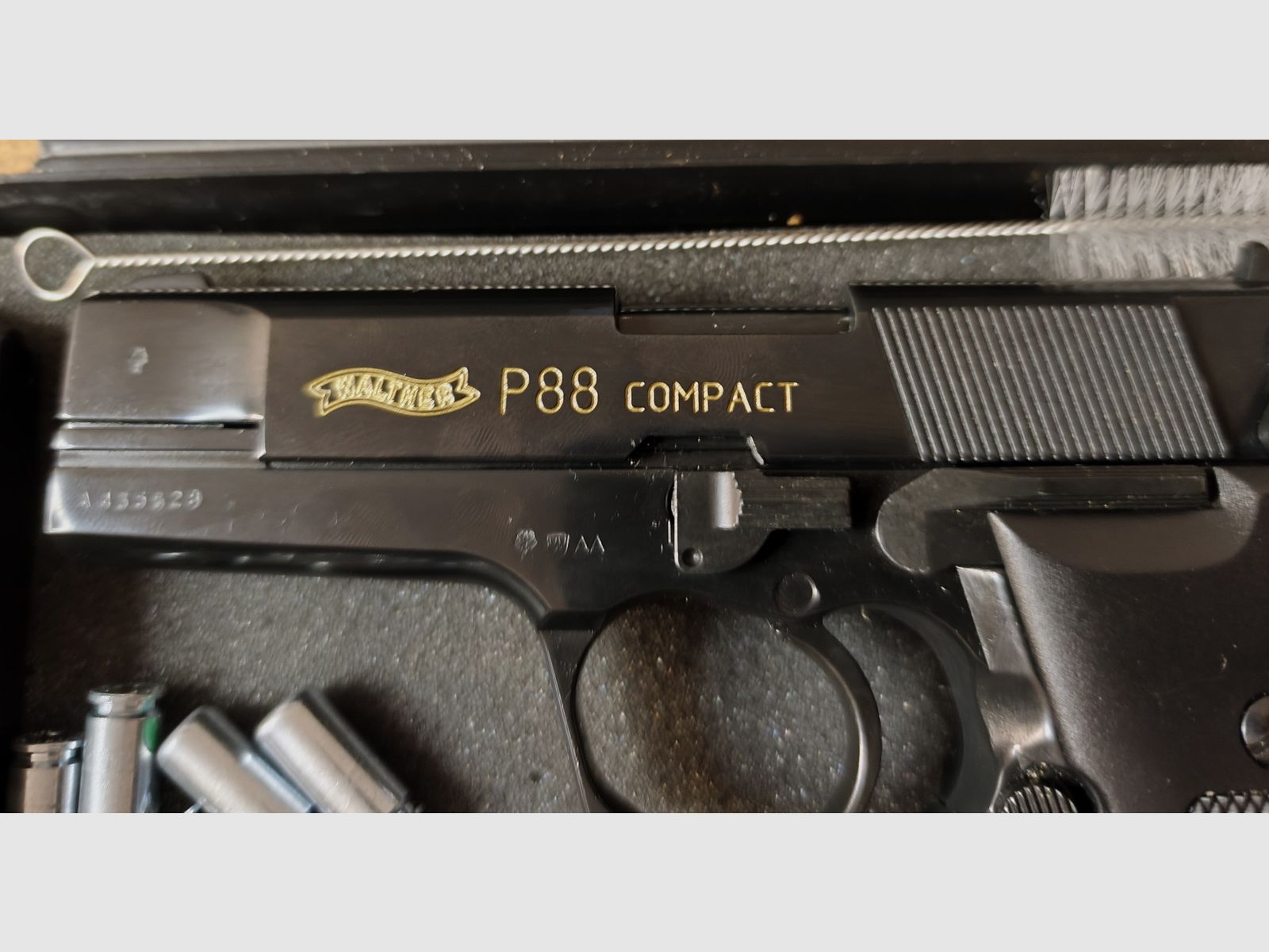Walther P 88 Compact ancien modèle écriture dorée PTB 764 noir avec munitions