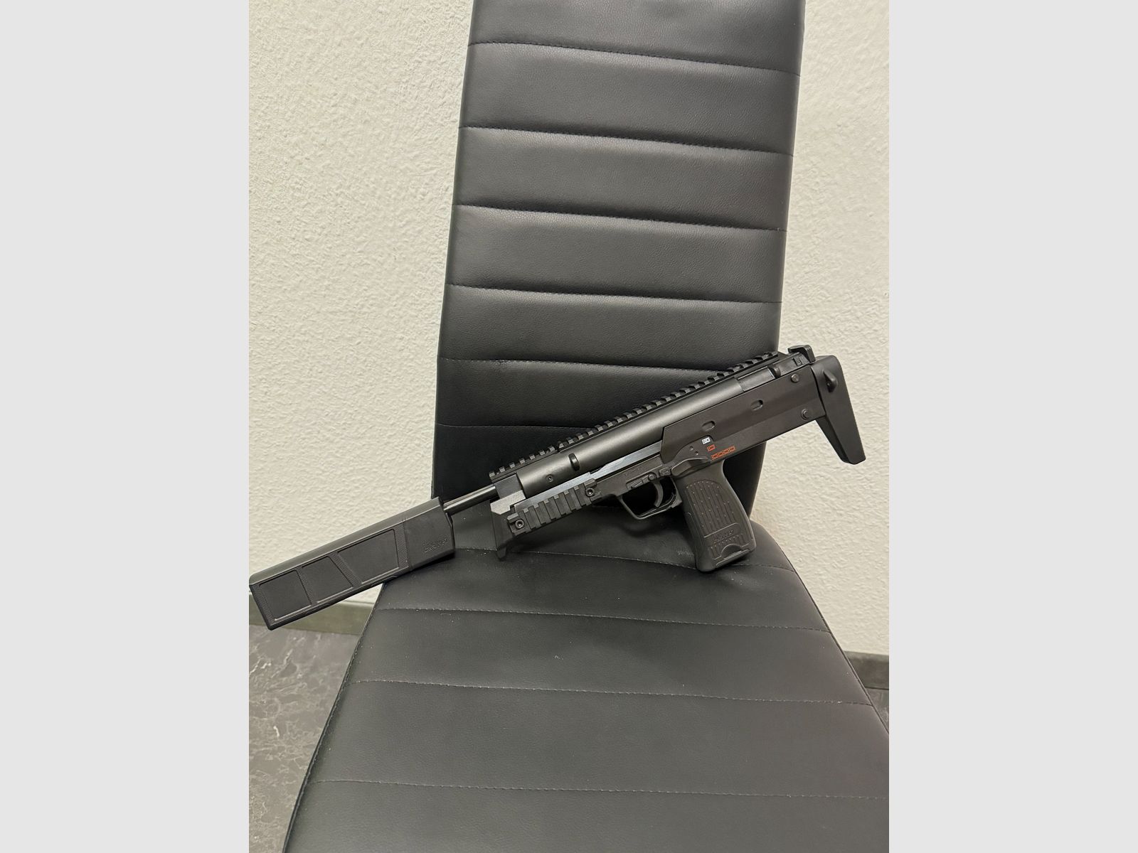Heckler & Koch air rifle MP7 A1 SD like new air pistol, image 2 of 2
