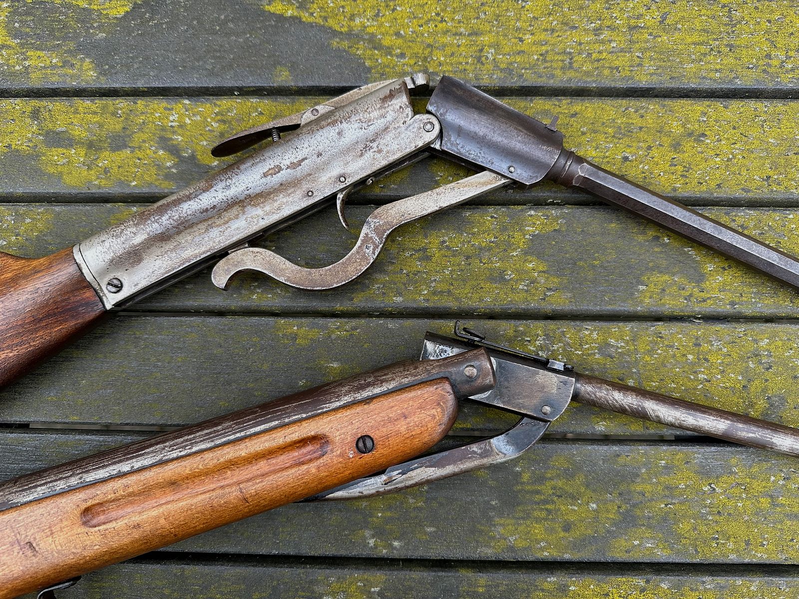 2 pièces de vieux fusil à air comprimé Knicker Diana 25 RDA et avant 1945 D.R.G.M. provenant d'une succession