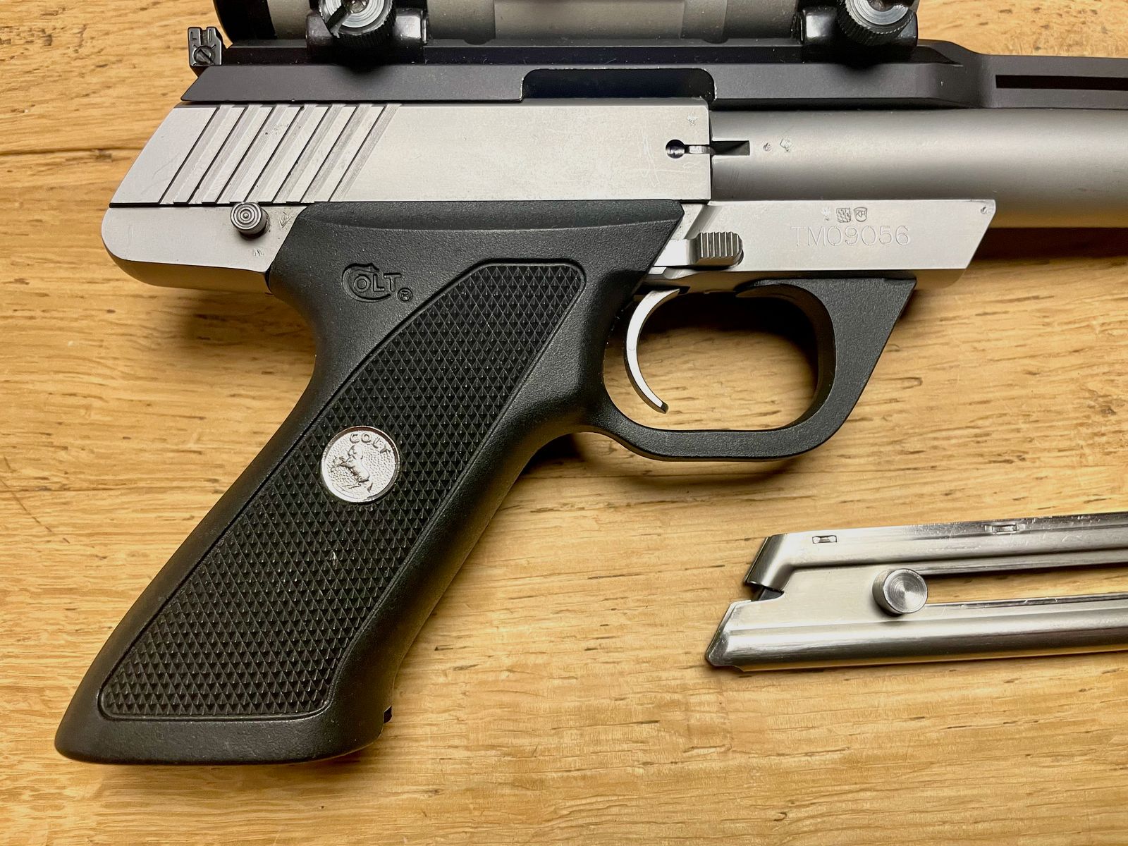 Pistole Colt Target Modell .22lr Bull Barrel mit Red Dot Ultra Dot Dist