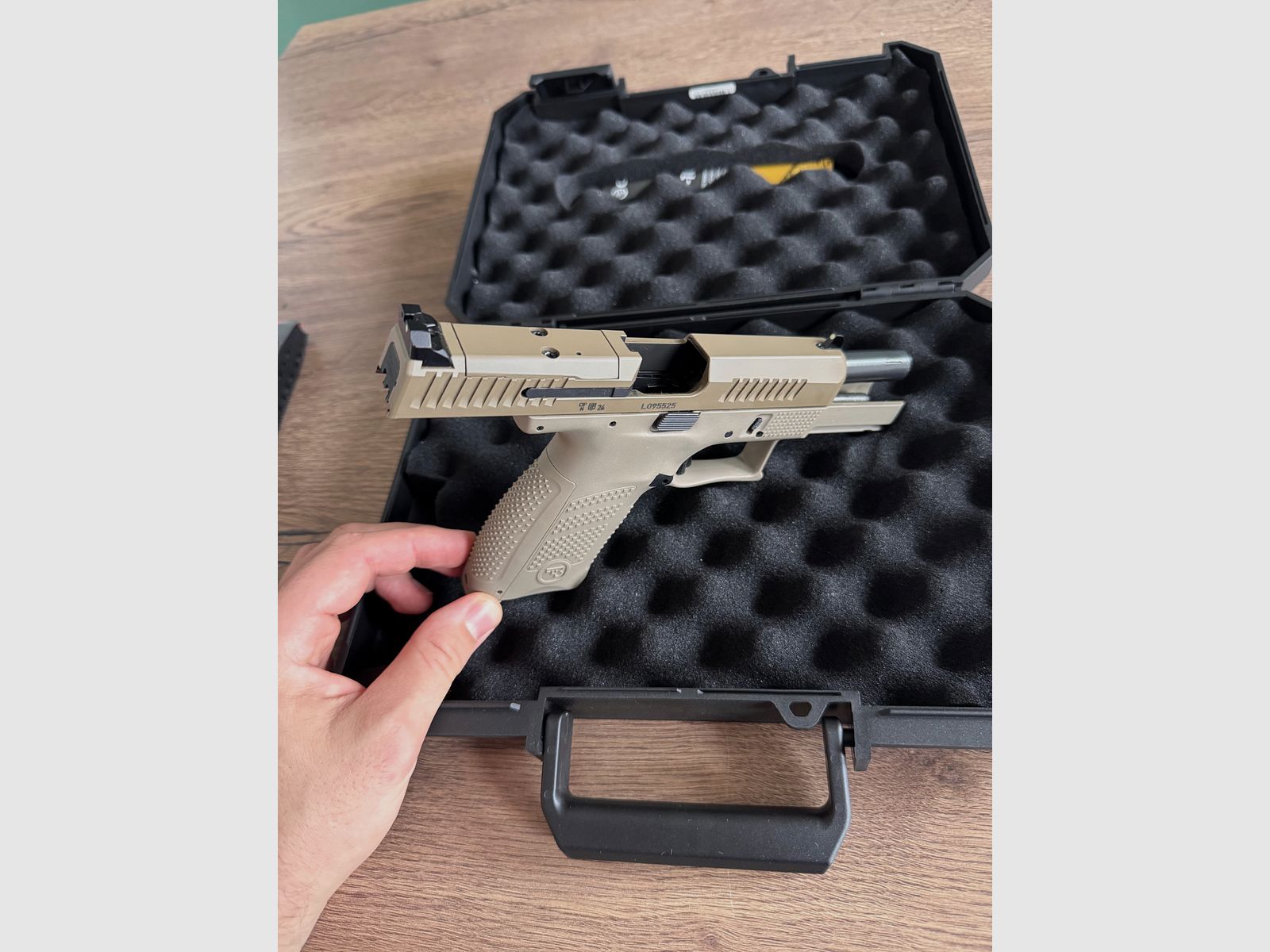 CZ P-10C OR mit 3 Magazinen Neuwertig, Bild 6 von 9