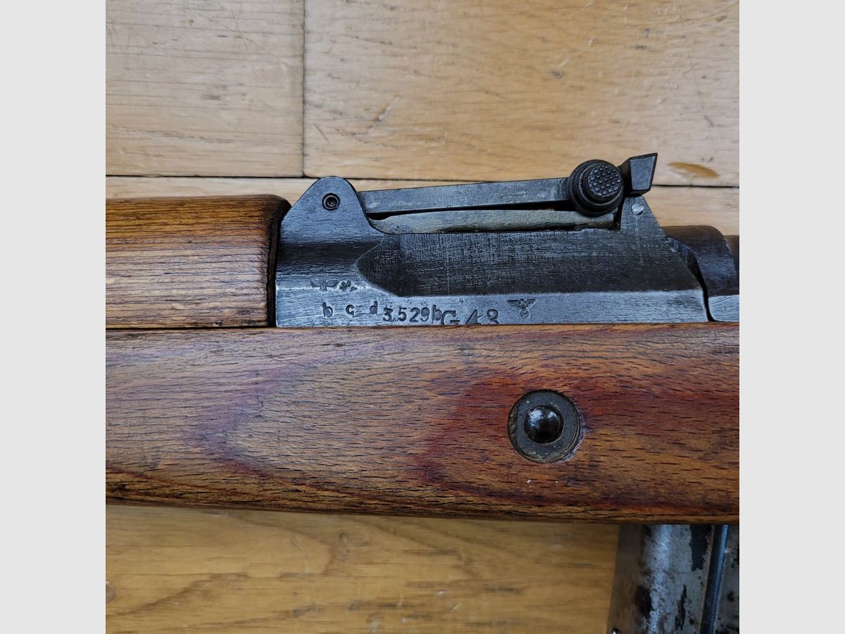 Muy bonito y muy raro rifle semiautomático alemán Walther G43 – Producción rara por « bcd » de mayo/julio de 1944 para las SS – Arma monomatricular – hermosos sellos « águila estrella » y Saint-Etienne – hermosa madera – Arma « mítica » de la II Guerra Mundial – TBE ++, imagen 11 de 37