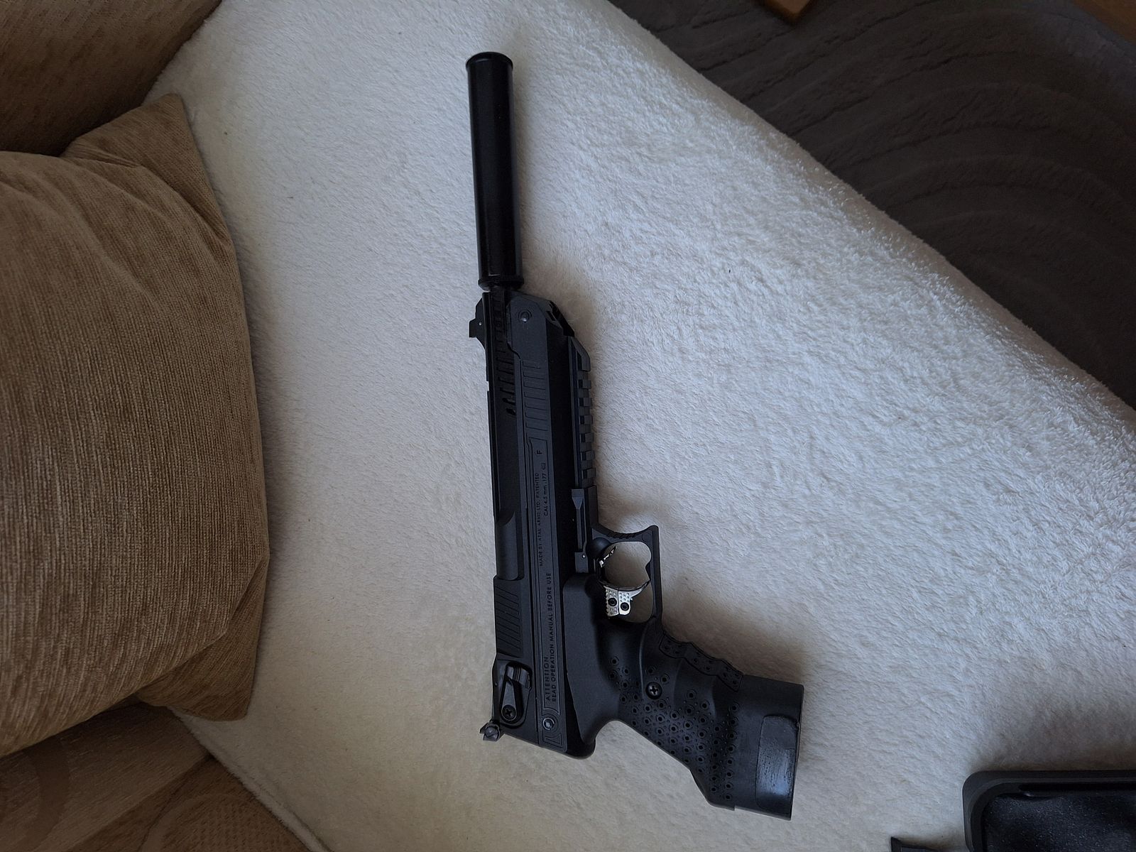Zoraki Luftpistole 4,5mm mit Schalldämpfer 