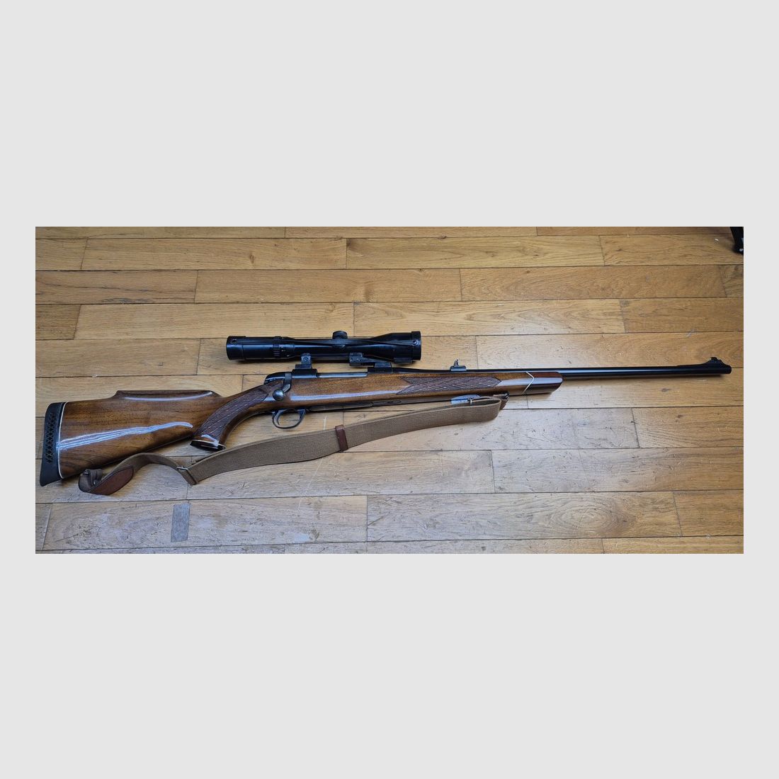 Sehr schöne BSA Jagdgewehr Modell CF2 — Kal. 300 Win Mag — Magazin 3 Schuss +1 — Holz von hoher Qualität in Grad V — Schmidt & Bender 1.5-6x Zielfernrohr — Exzellente Mechanik — Spiegel-Lauf — Eines der besten Jagdgewehre, die aus den Werkstätten der „Großen Epoche“ britischer Herkunft stammen — TBE/TBE+, Bild 2 von 39