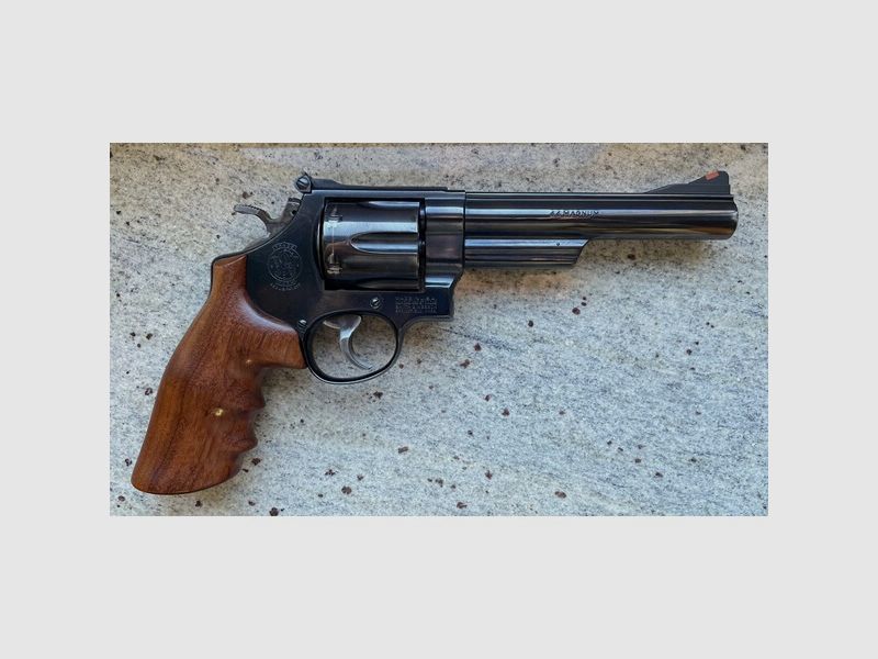 Smith and Wesson 29 + 2050 Schuss