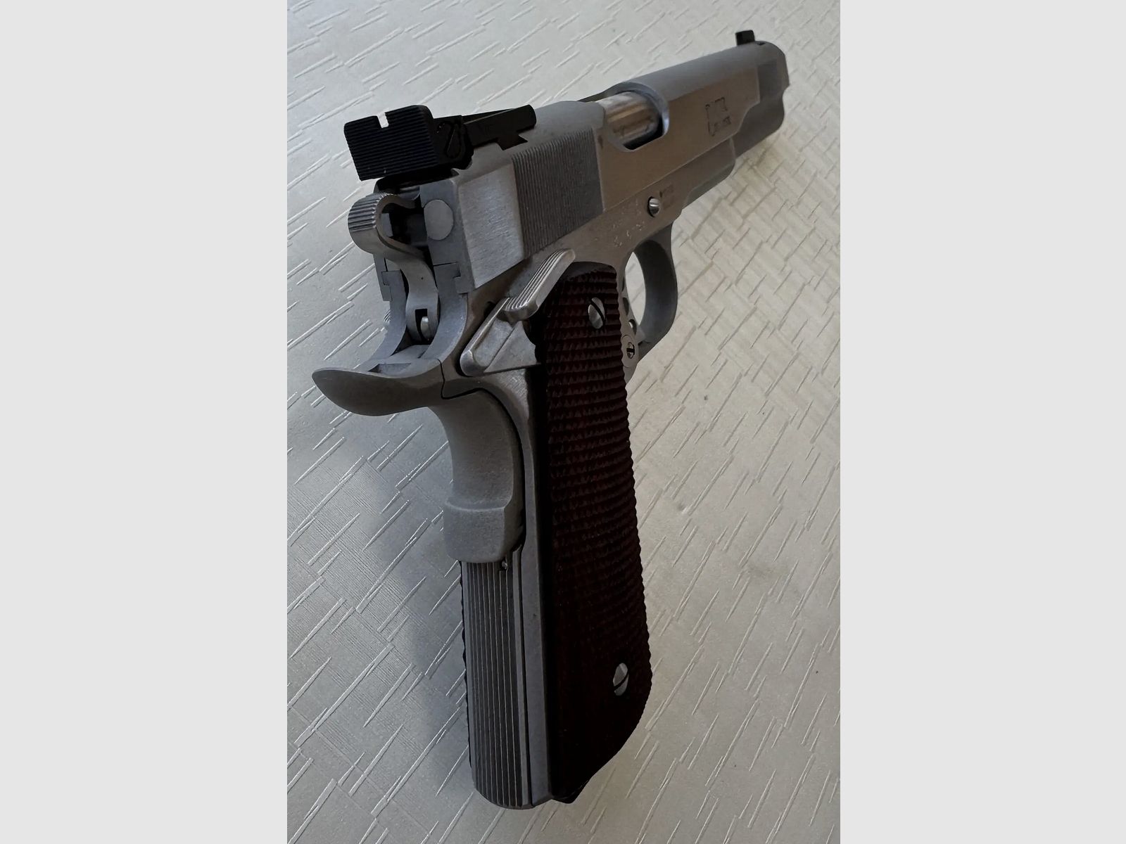 Les Baer Concept V calibre .45 ACP