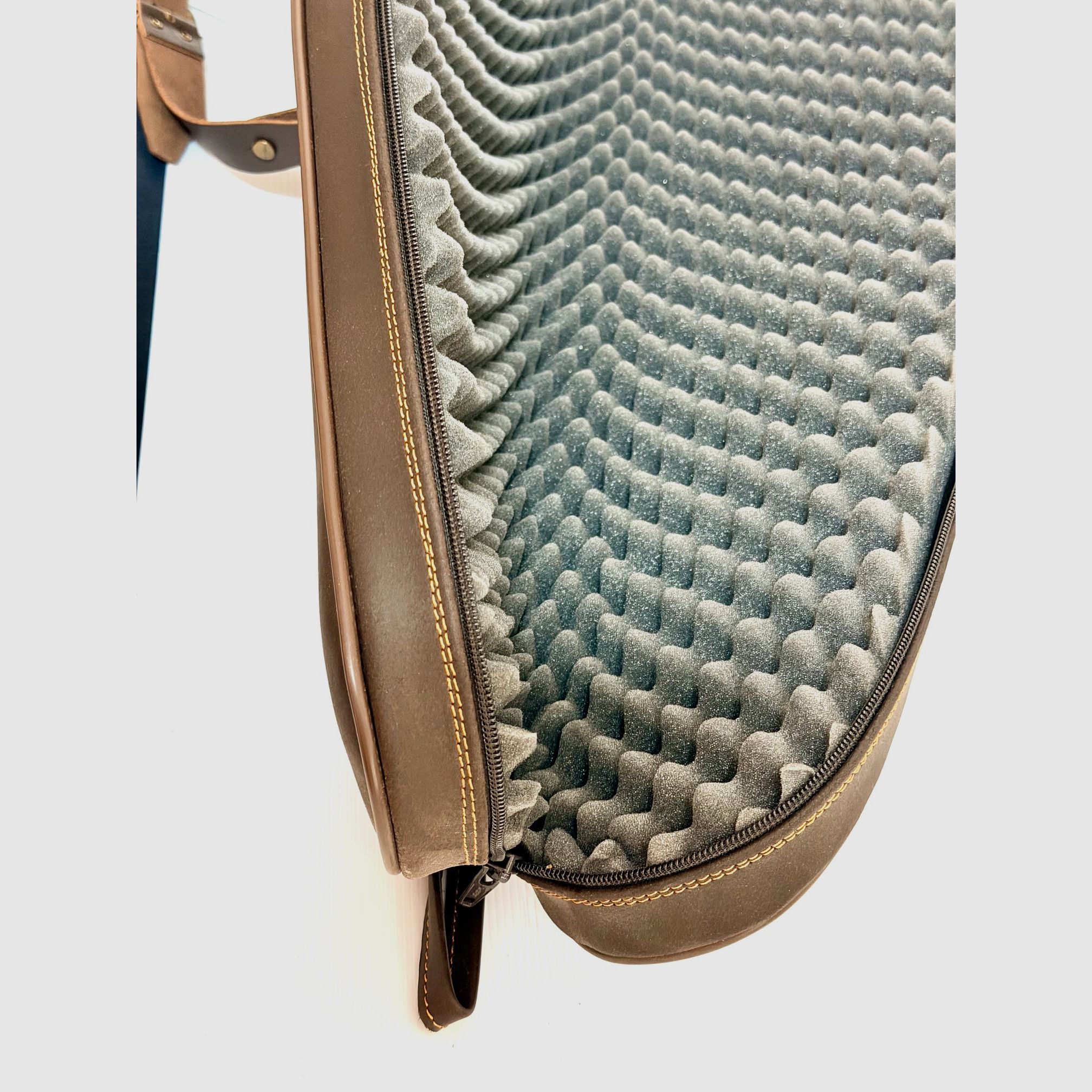 Futaille pour fusil avec lunette 125 cm rembourrée en cuir suédé El Corzo, image 3 sur 6