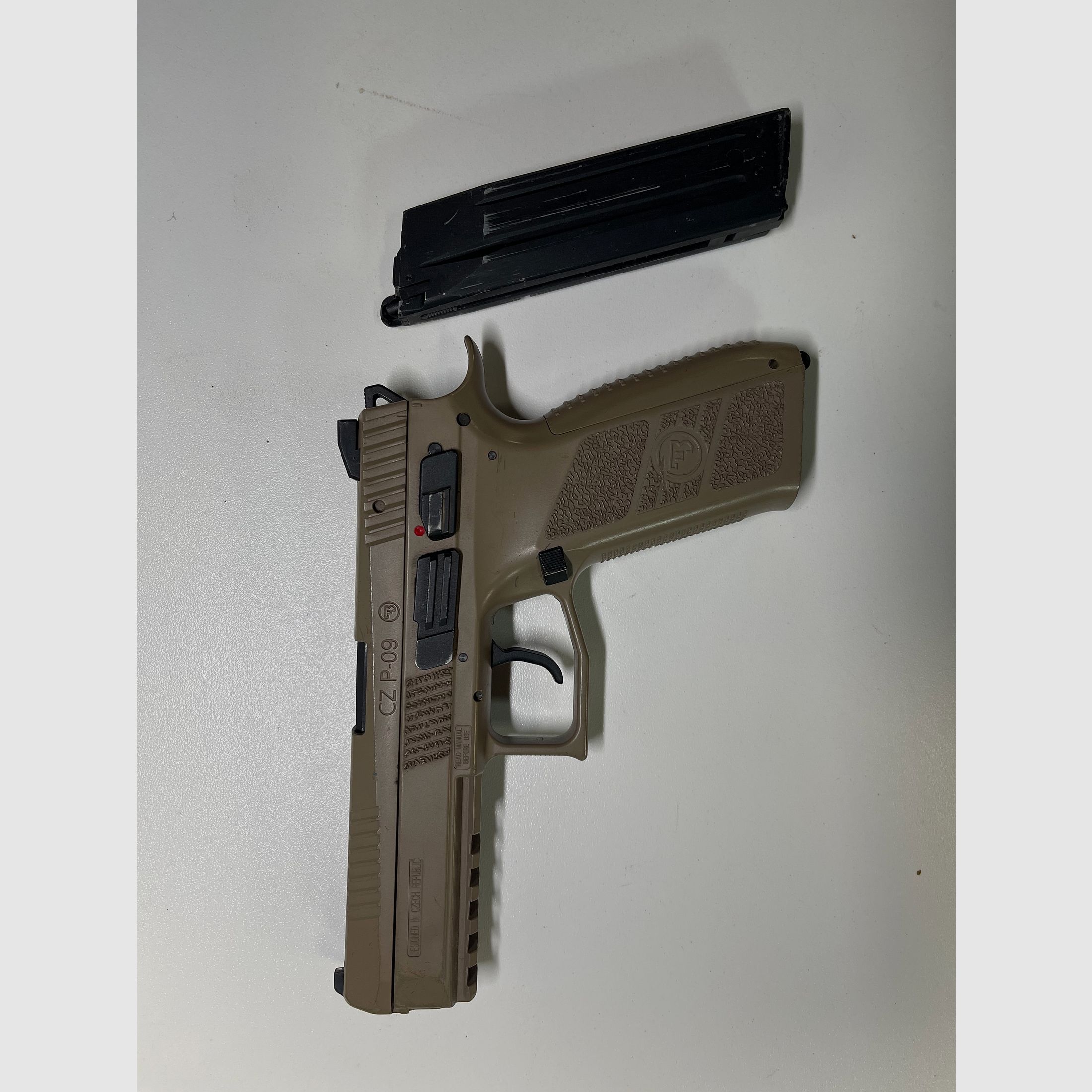 CZ P-09 Duty deslizamiento de metal CO2 usado Fabricado en República Checa